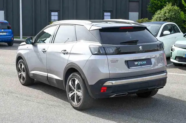Peugeot 3008 view 4