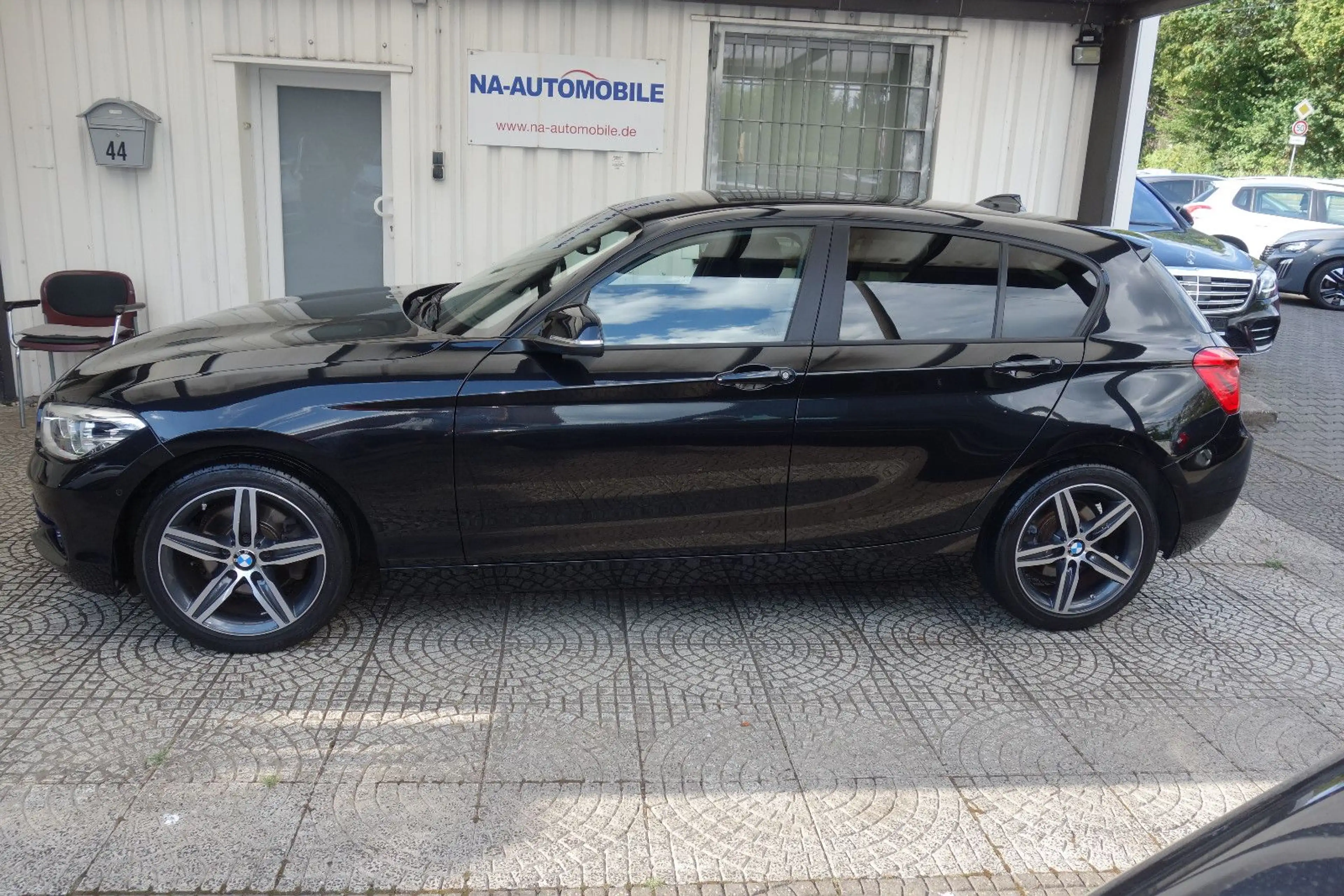 BMW 118 1 Limousine 5-trg. 118 d xDrive Sport Line. — photo 2