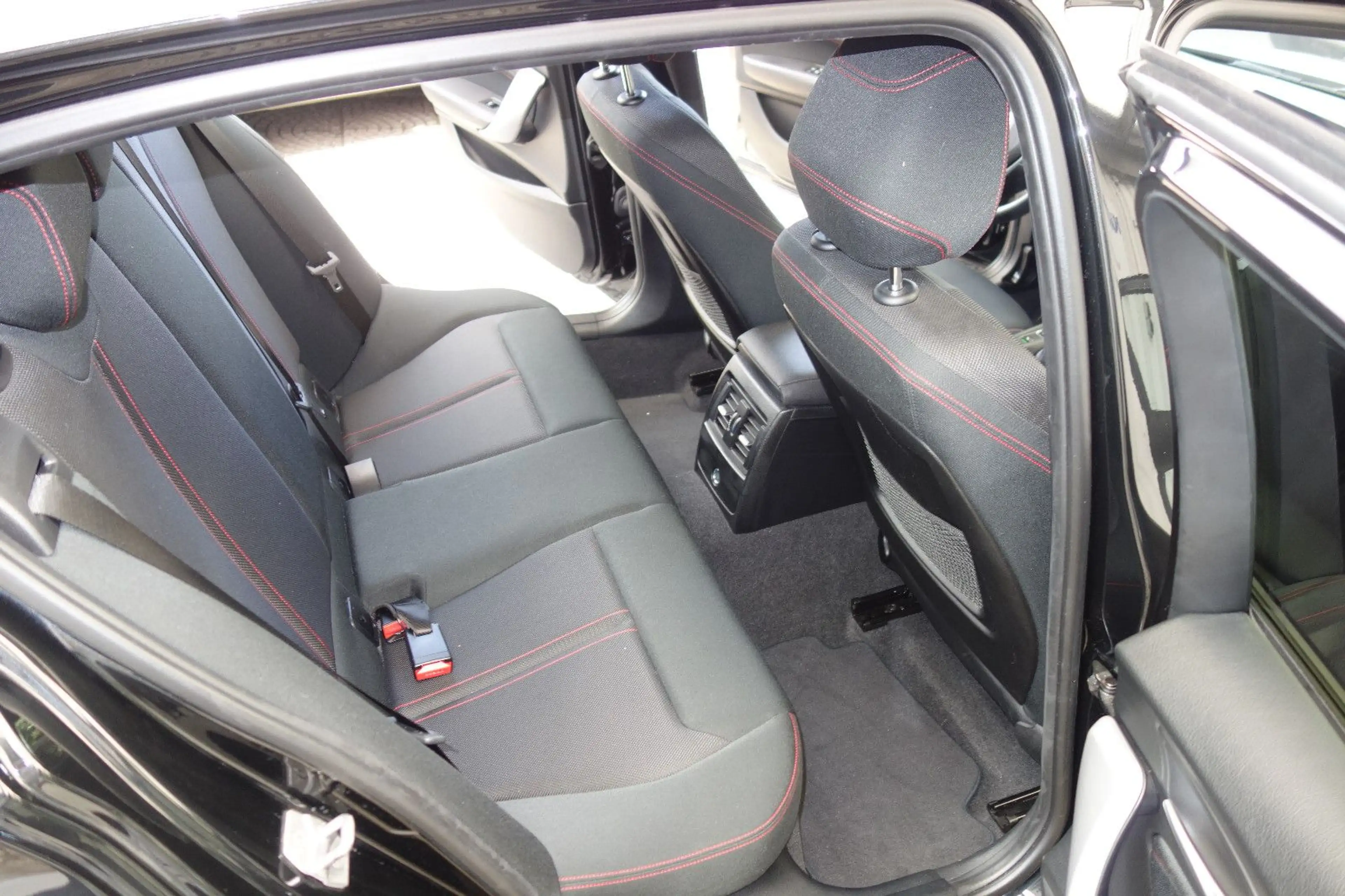 BMW 118 1 Limousine 5-trg. 118 d xDrive Sport Line. — photo 14