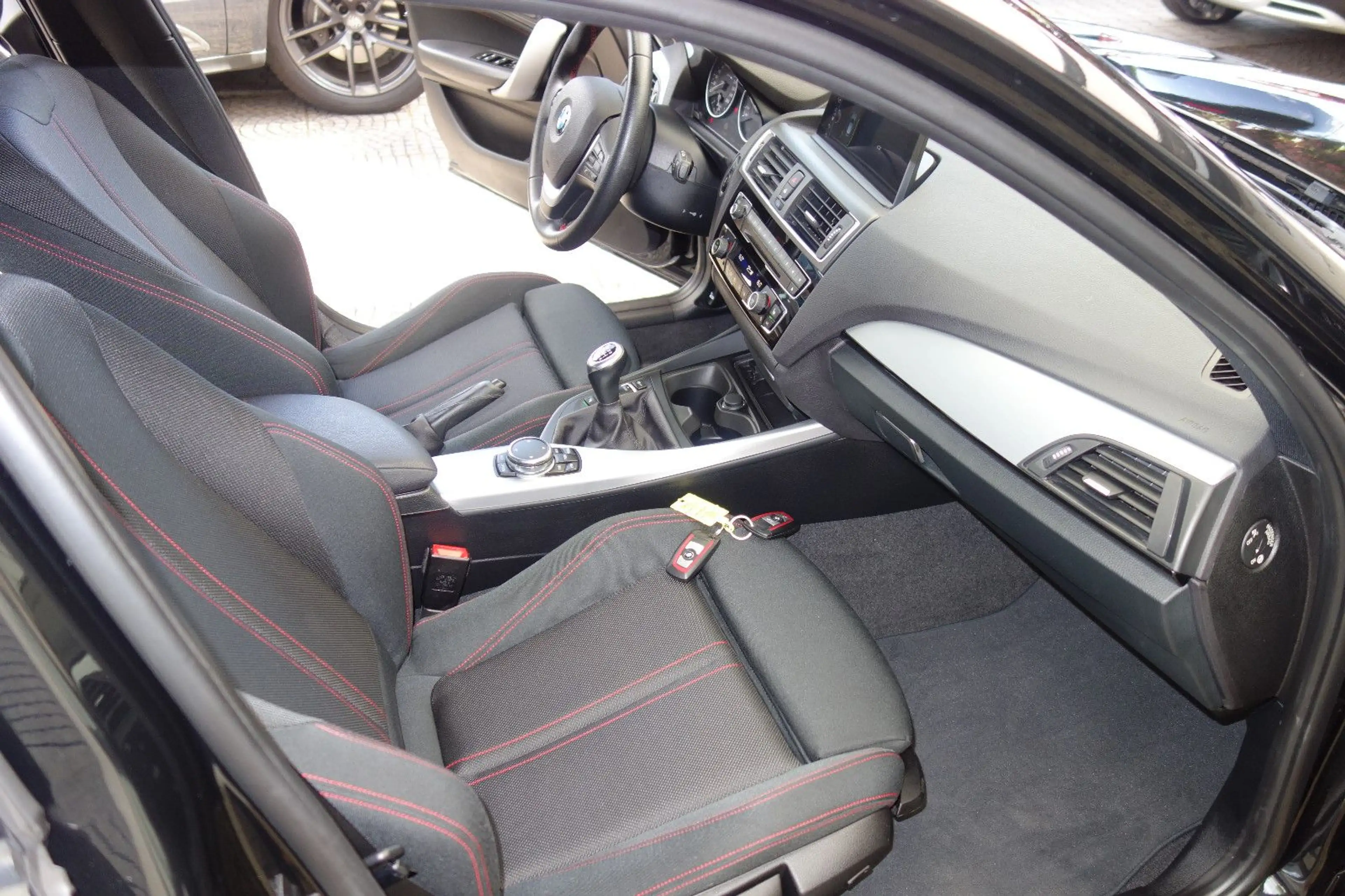BMW 118 1 Limousine 5-trg. 118 d xDrive Sport Line. — photo 15