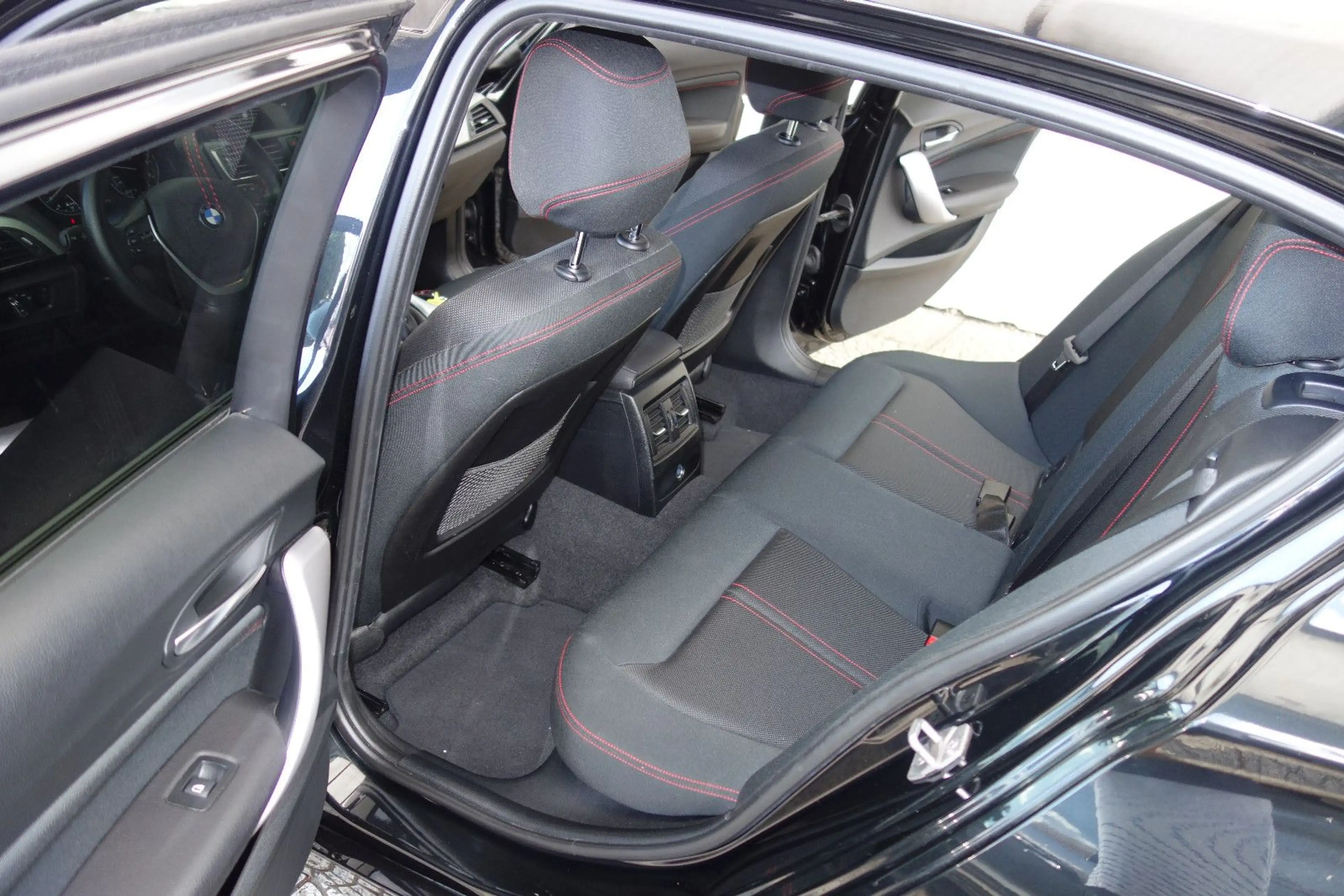 BMW 118 1 Limousine 5-trg. 118 d xDrive Sport Line. — photo 12