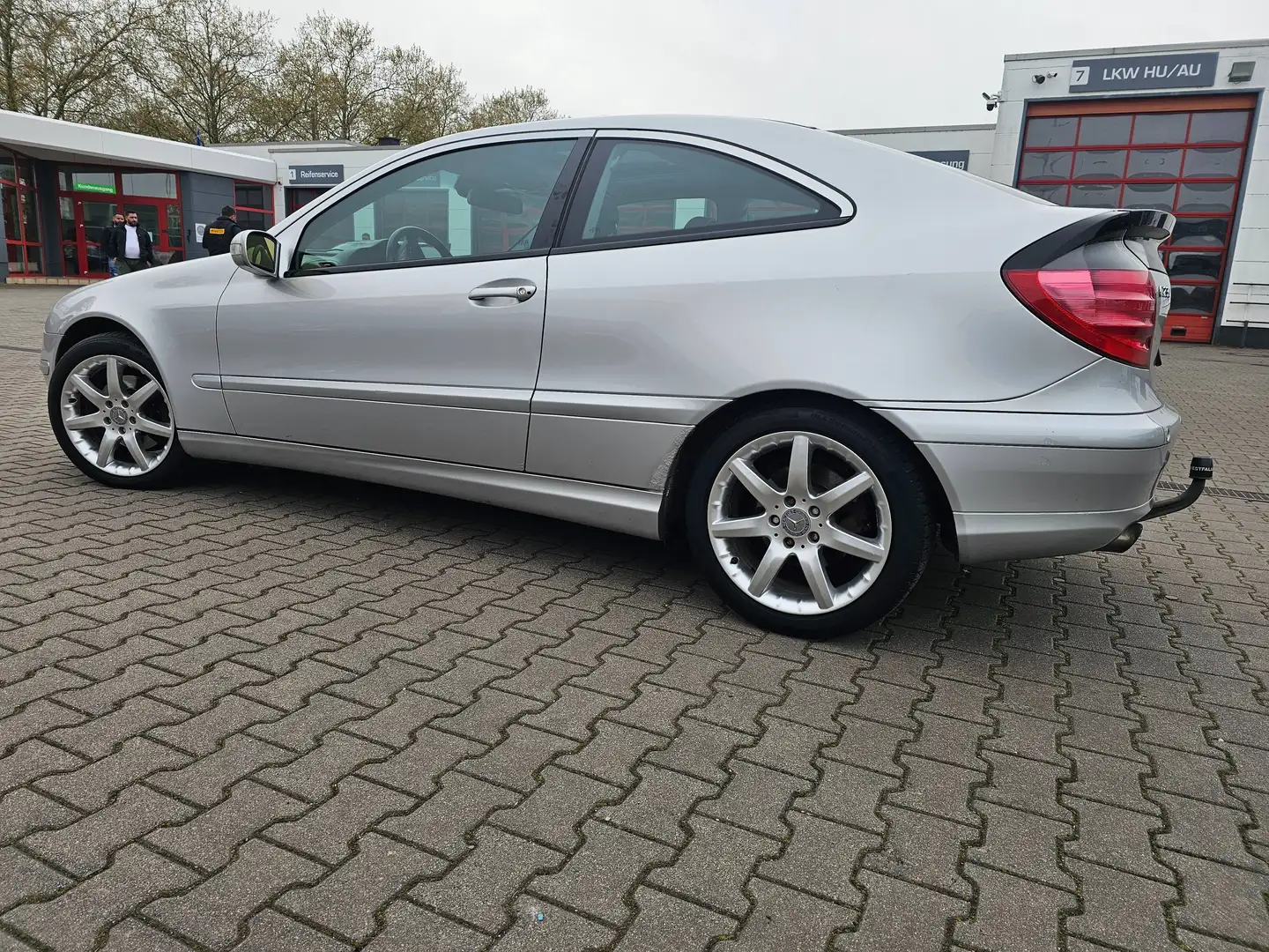 Mercedes-Benz C 230 C-Klasse Sportcoupe Kompressor Sportcoupe,Klima,Tüv 09/28 Silber - 1