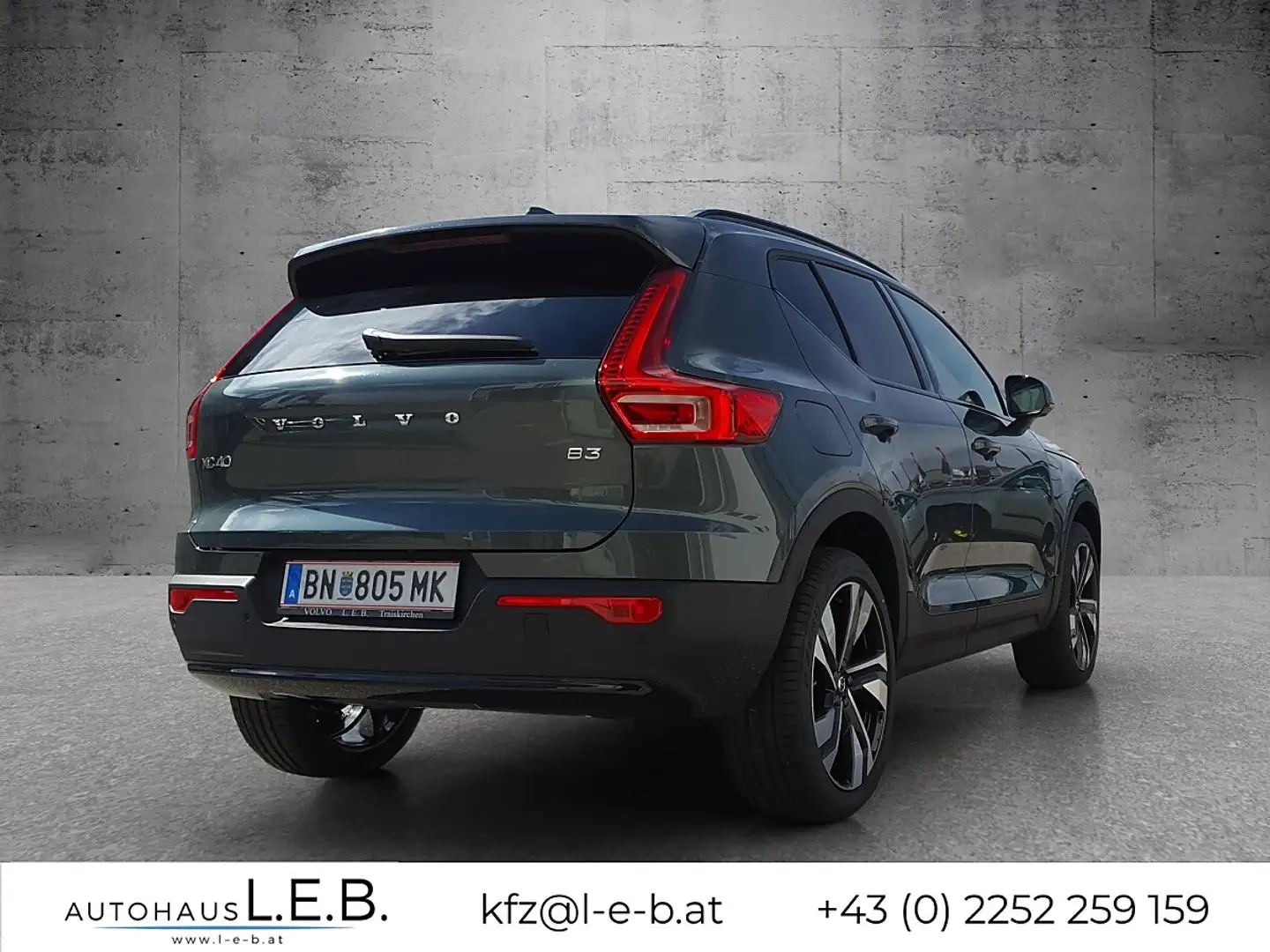 Volvo XC40 B3 Plus Dark Aut. Grün - 2