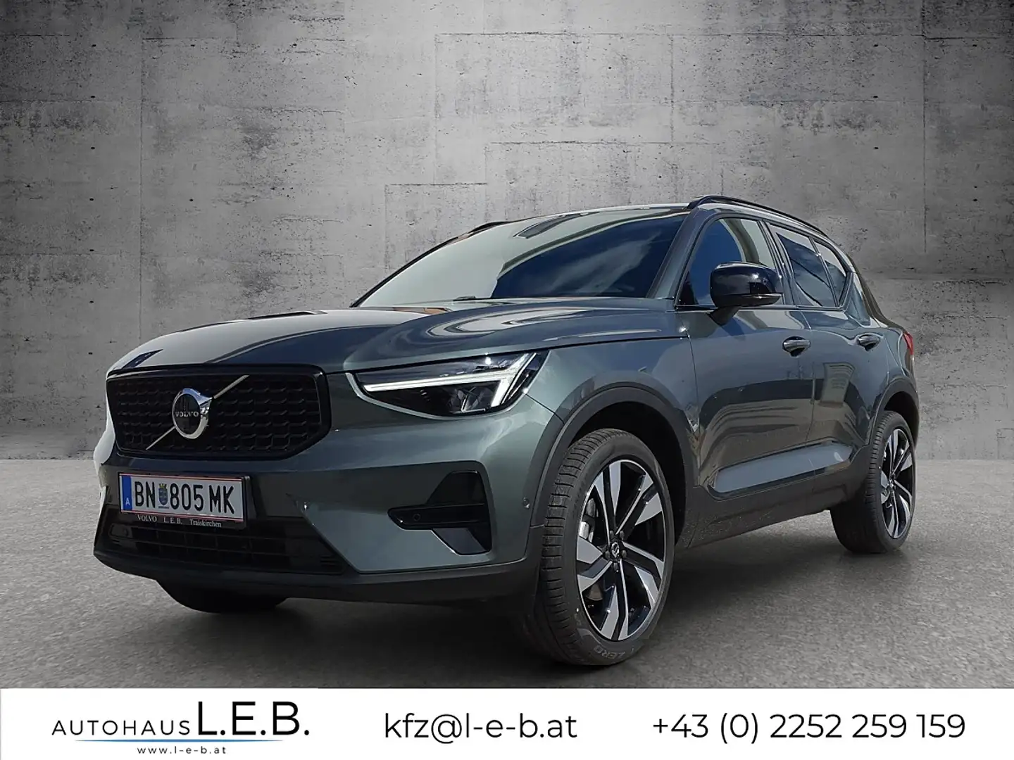 Volvo XC40 B3 Plus Dark Aut. Grün - 1