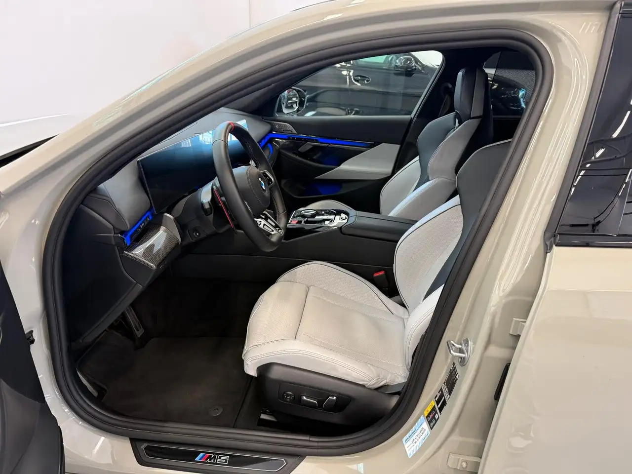 BMW M5 Limousine|VOLLAUSSTATTUNG|SONDERLACK 12