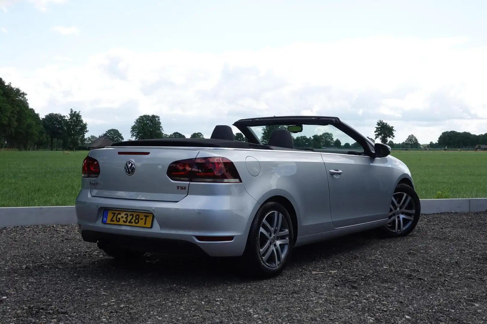 Volkswagen Golf Cabriolet 1.4 TSI Highline CARPLAY TREKHAAK LED Grijs - 2