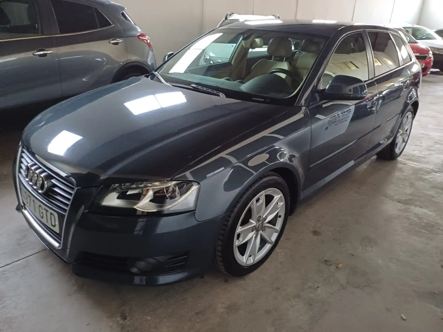 Audi A3 Sportback 1.6TDI Ambition S-Tronic Gris - 2