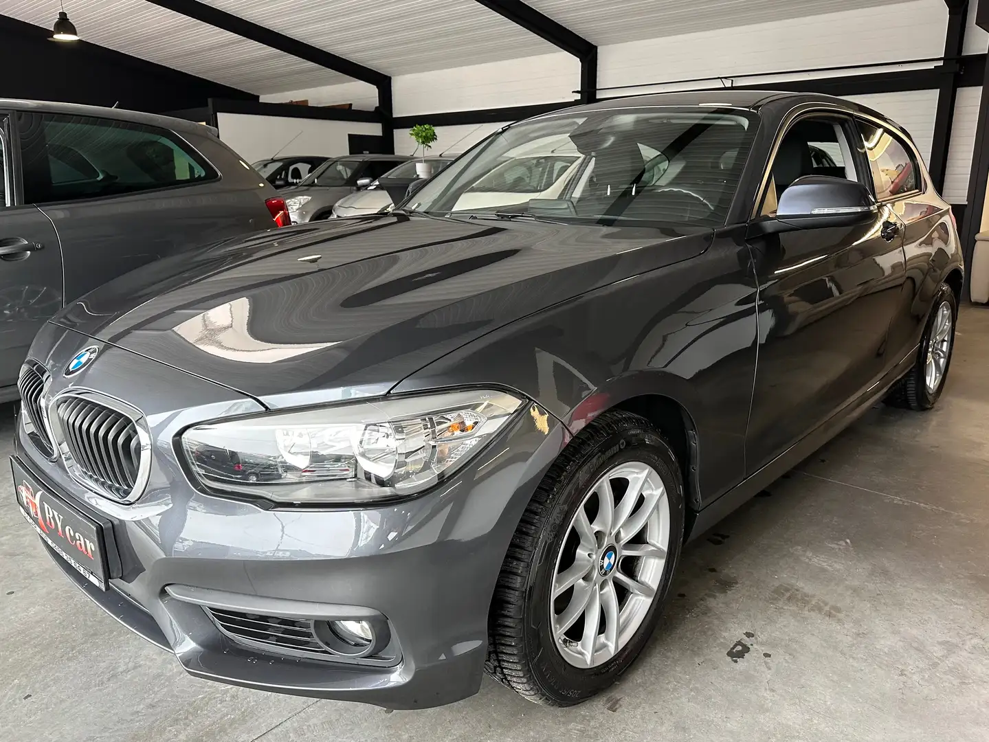 BMW 118 118i !GARANTIE 2ANS! CARPASS! 60000KM Grijs - 1