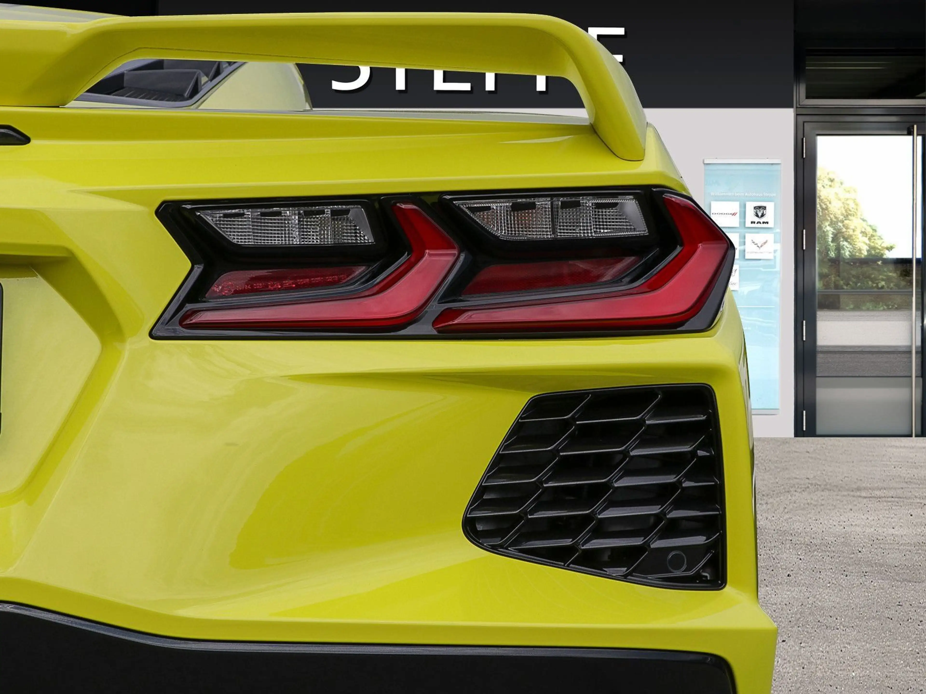 Corvette C8 Stingray Coupe 6,2 V8 3LT Europamodell STEPPE — photo 9
