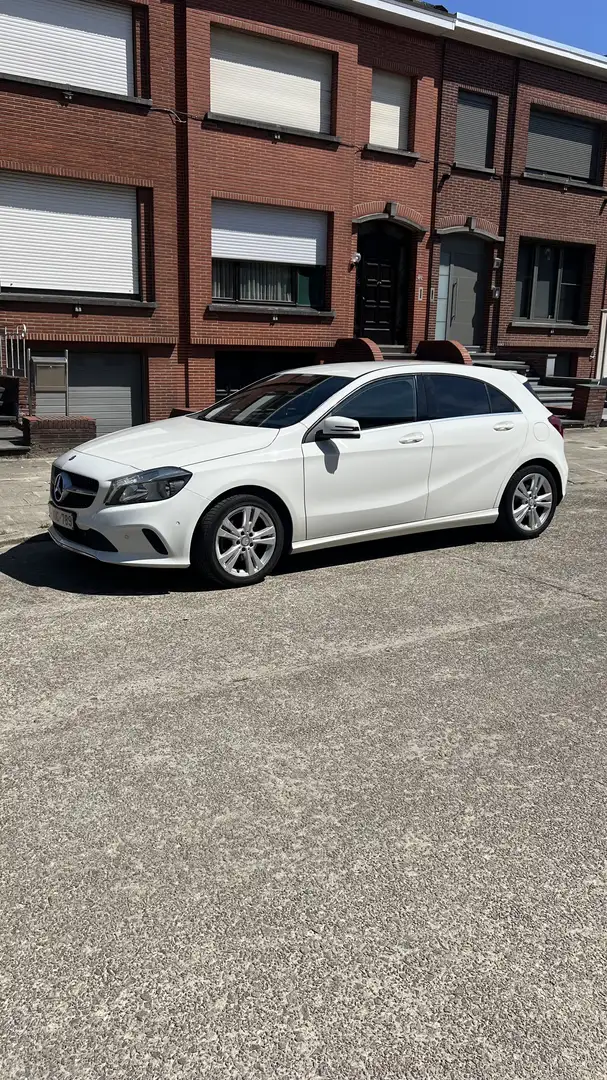 Mercedes-Benz A 180 7G-DCT AMG Line - 2