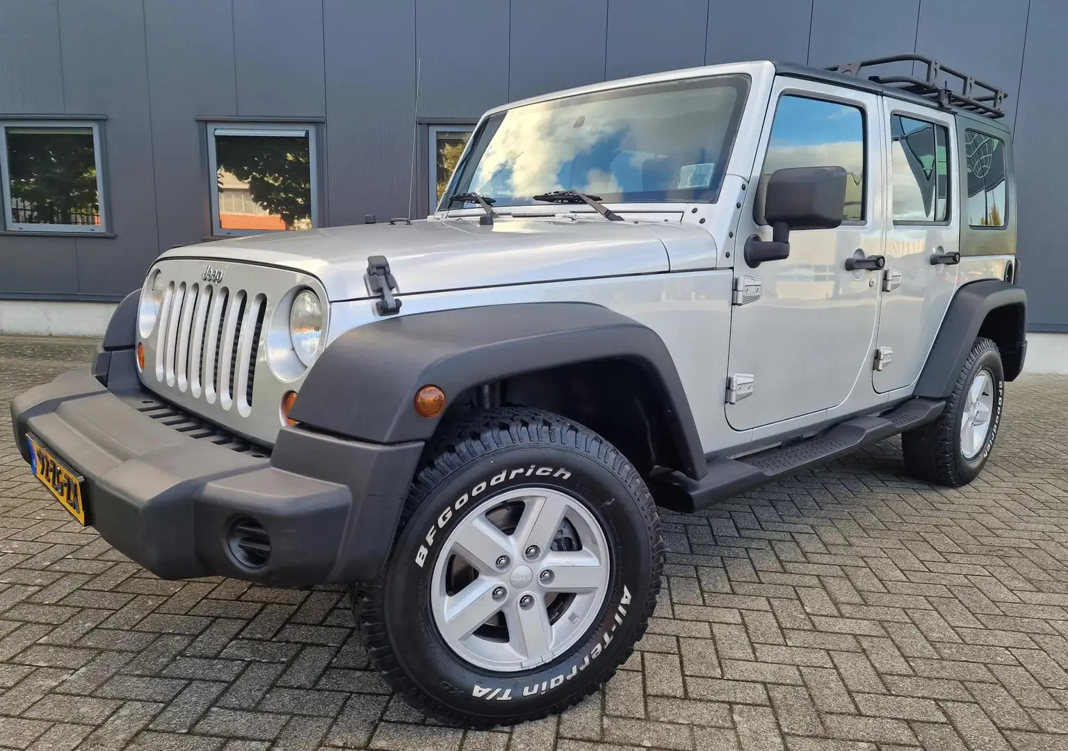 Jeep Wrangler Unlimited 2.8 CRD High Sport, bijtel vriendelijk! Grijs - 2