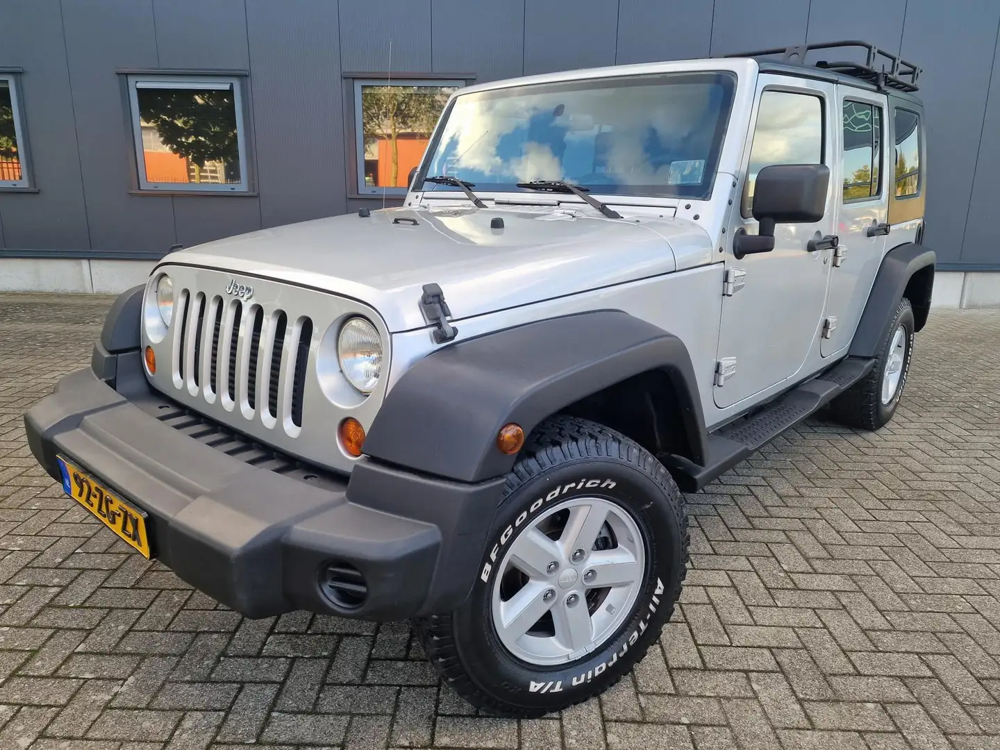 Jeep Wrangler Unlimited 2.8 CRD High Sport, bijtel vriendelijk! Grijs - 1