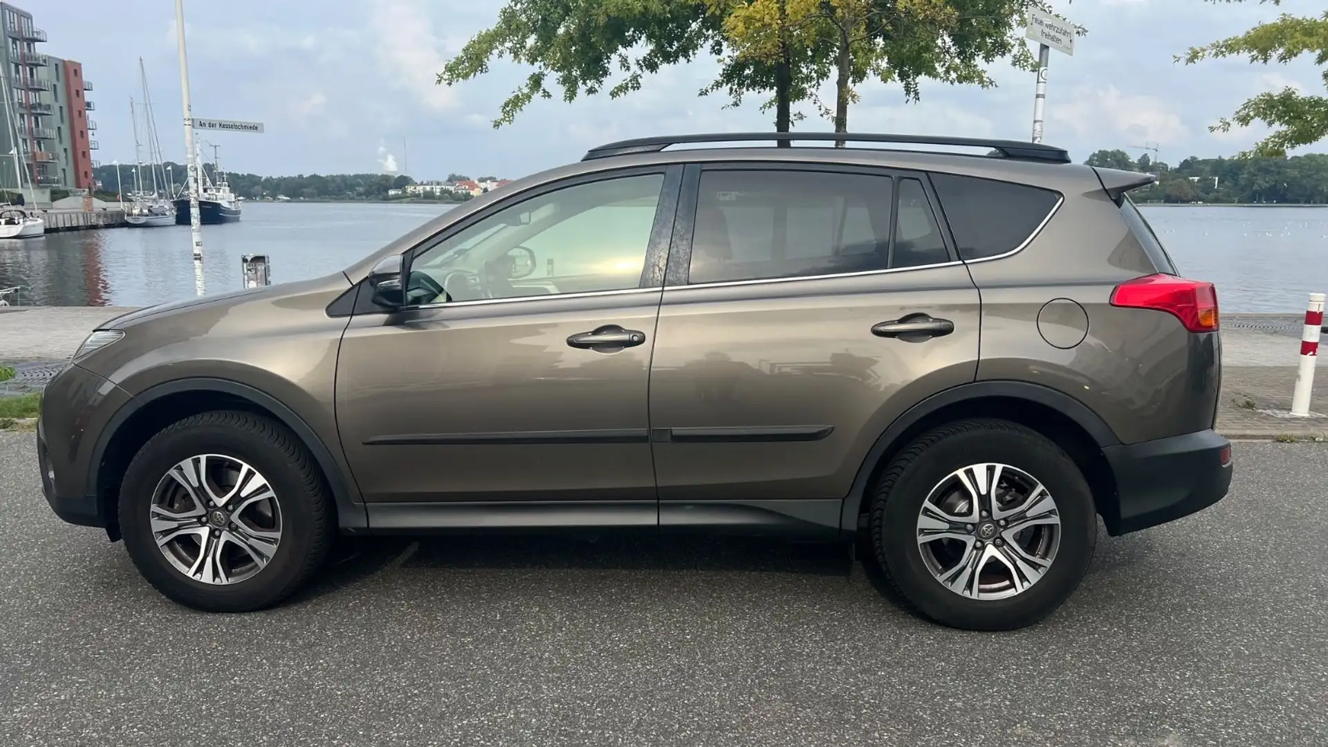 Toyota RAV 4 RAV4 Edition 2014 4x4 Automatik Navi HU Braun - 1