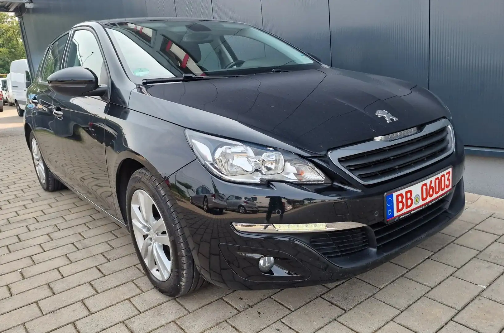 Peugeot 308 /GARANTIE/1.6/TÜV NEU/KLIMA/PDC/125PS Schwarz - 1