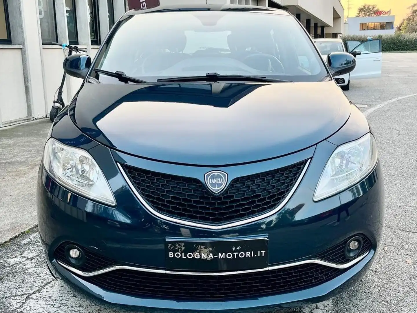Lancia Ypsilon 1.2 BENZINA Blauw - 2