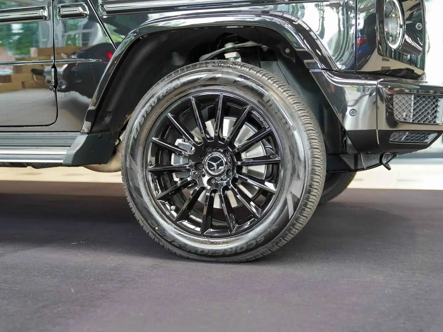 Mercedes-Benz G 400 G 400 d AMG Line Night Burmester Schiebedach Black - 2