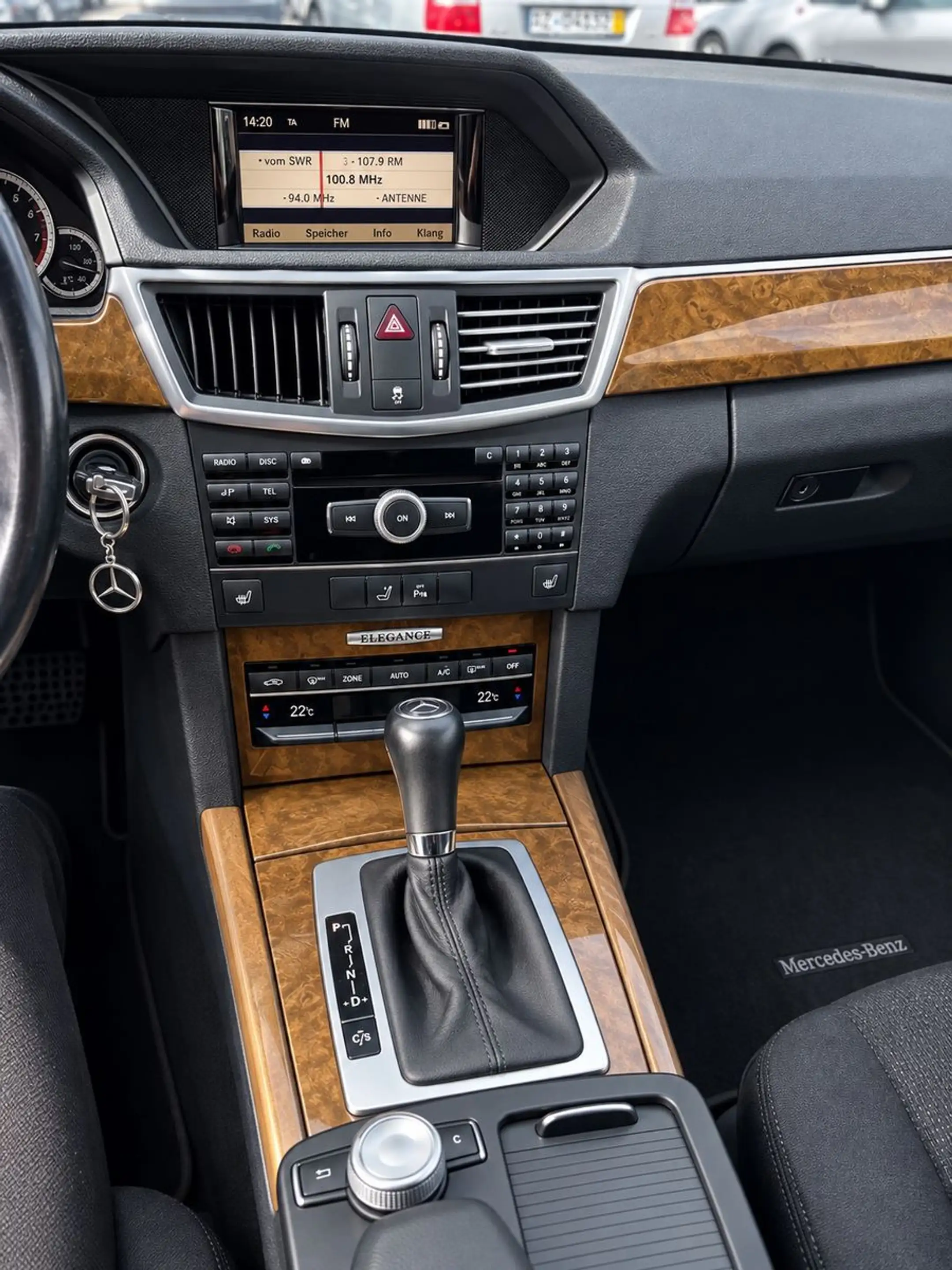 Mercedes-Benz E 250 E Limousine E 250 CGI BlueEfficiency — photo 14