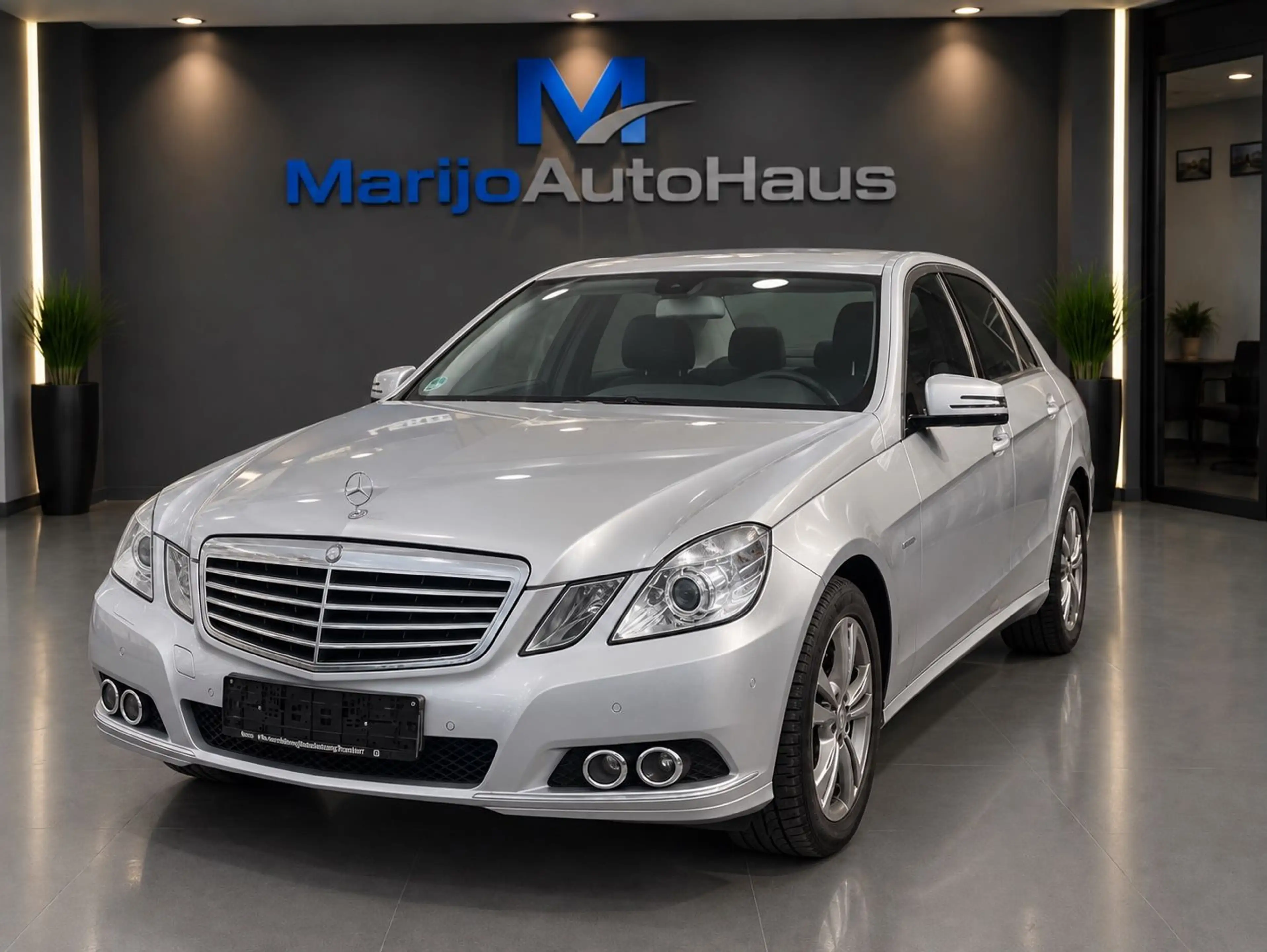 Mercedes-Benz E 250 E Limousine E 250 CGI BlueEfficiency — photo 2