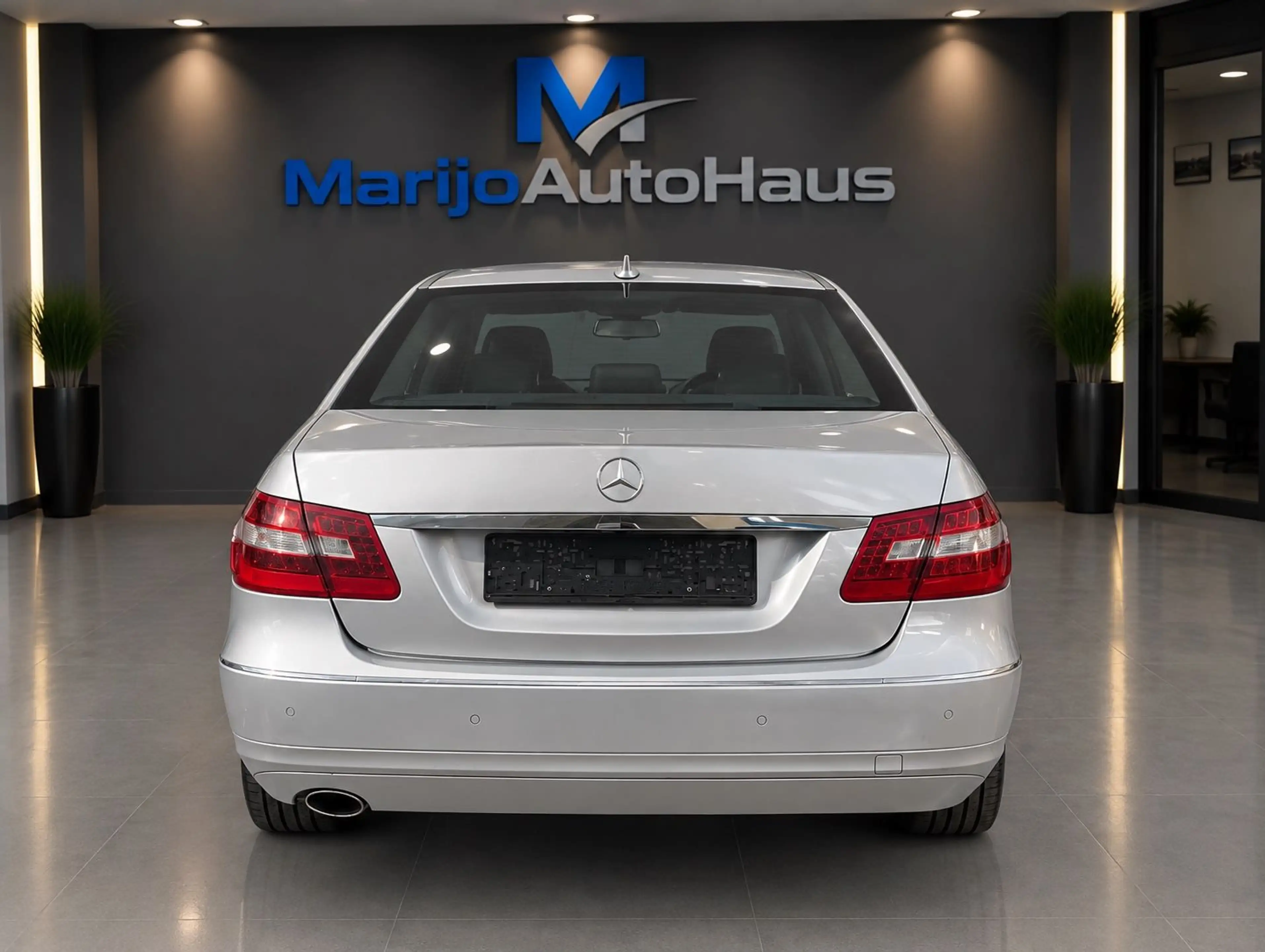 Mercedes-Benz E 250 E Limousine E 250 CGI BlueEfficiency — photo 3