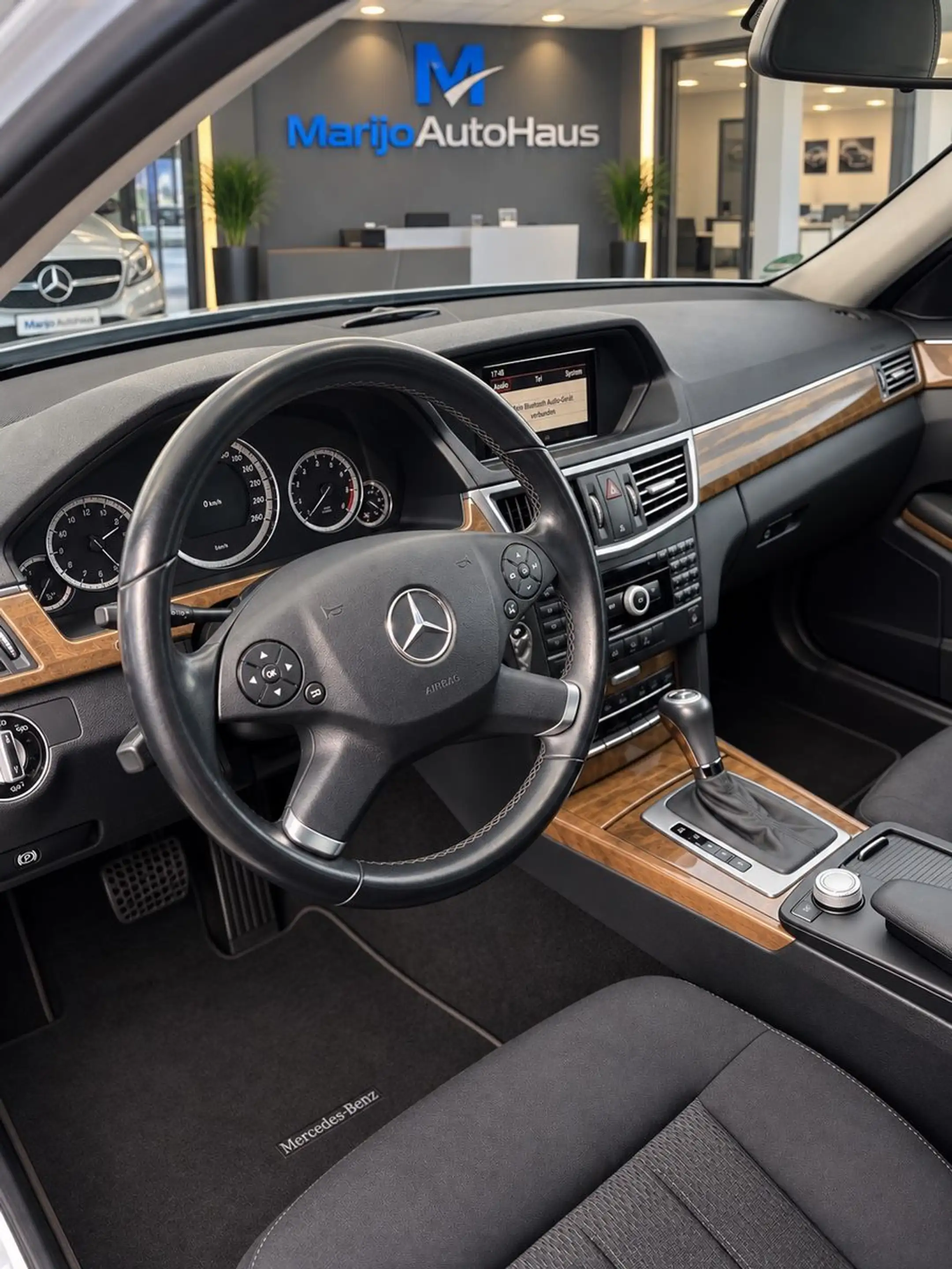 Mercedes-Benz E 250 E Limousine E 250 CGI BlueEfficiency — photo 9