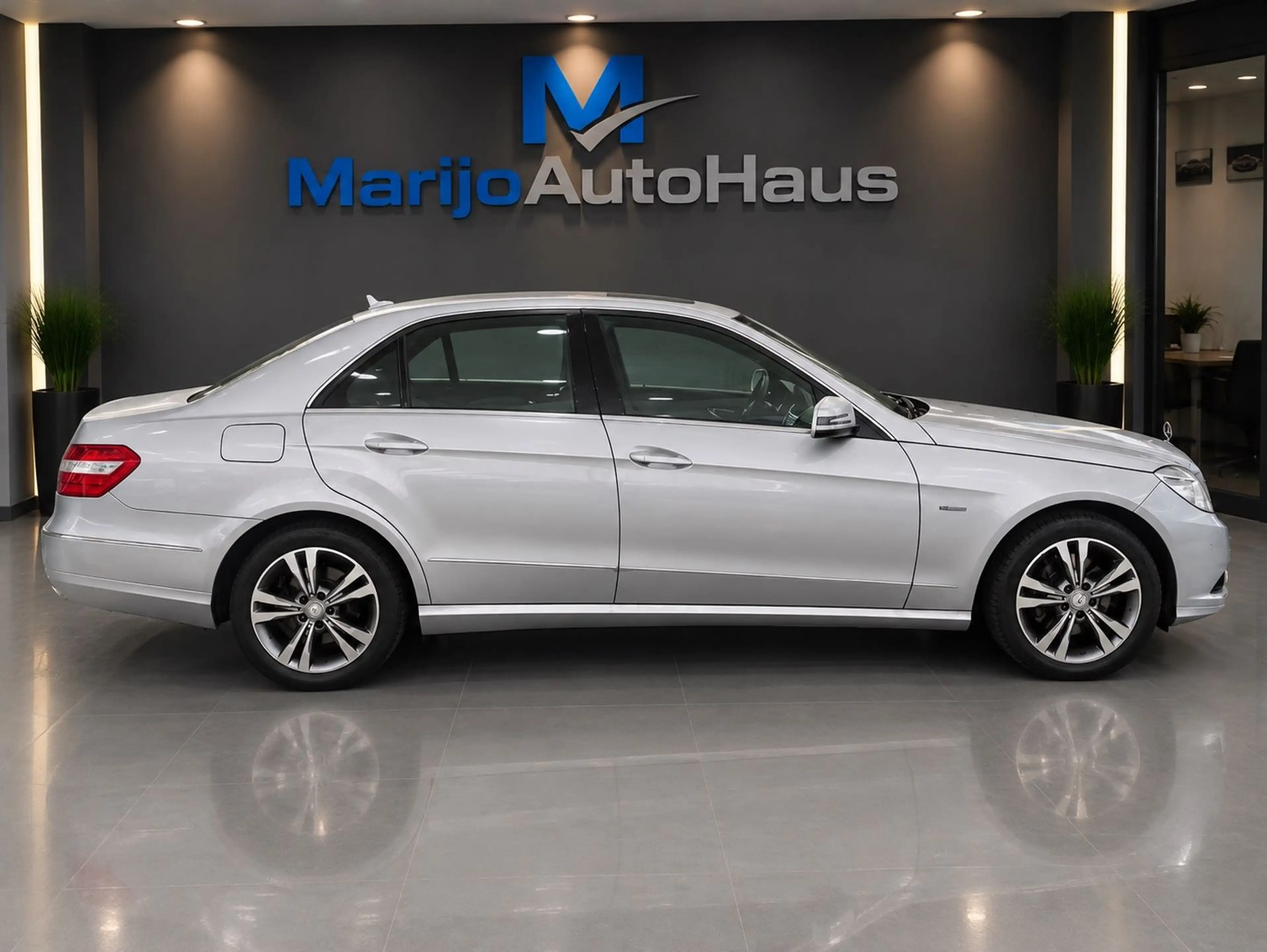 Mercedes-Benz E 250 E Limousine E 250 CGI BlueEfficiency — photo 5