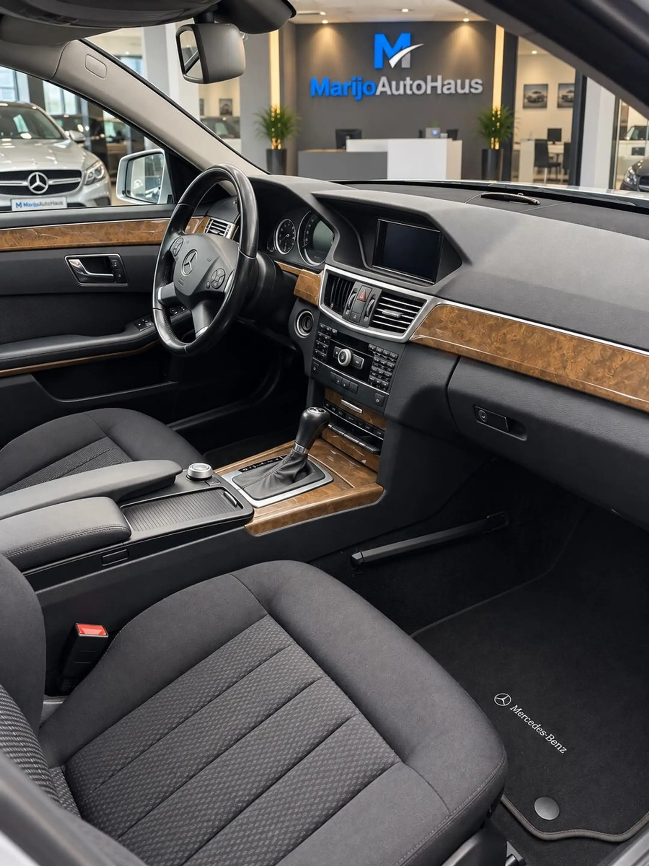 Mercedes-Benz E 250 E Limousine E 250 CGI BlueEfficiency — photo 10