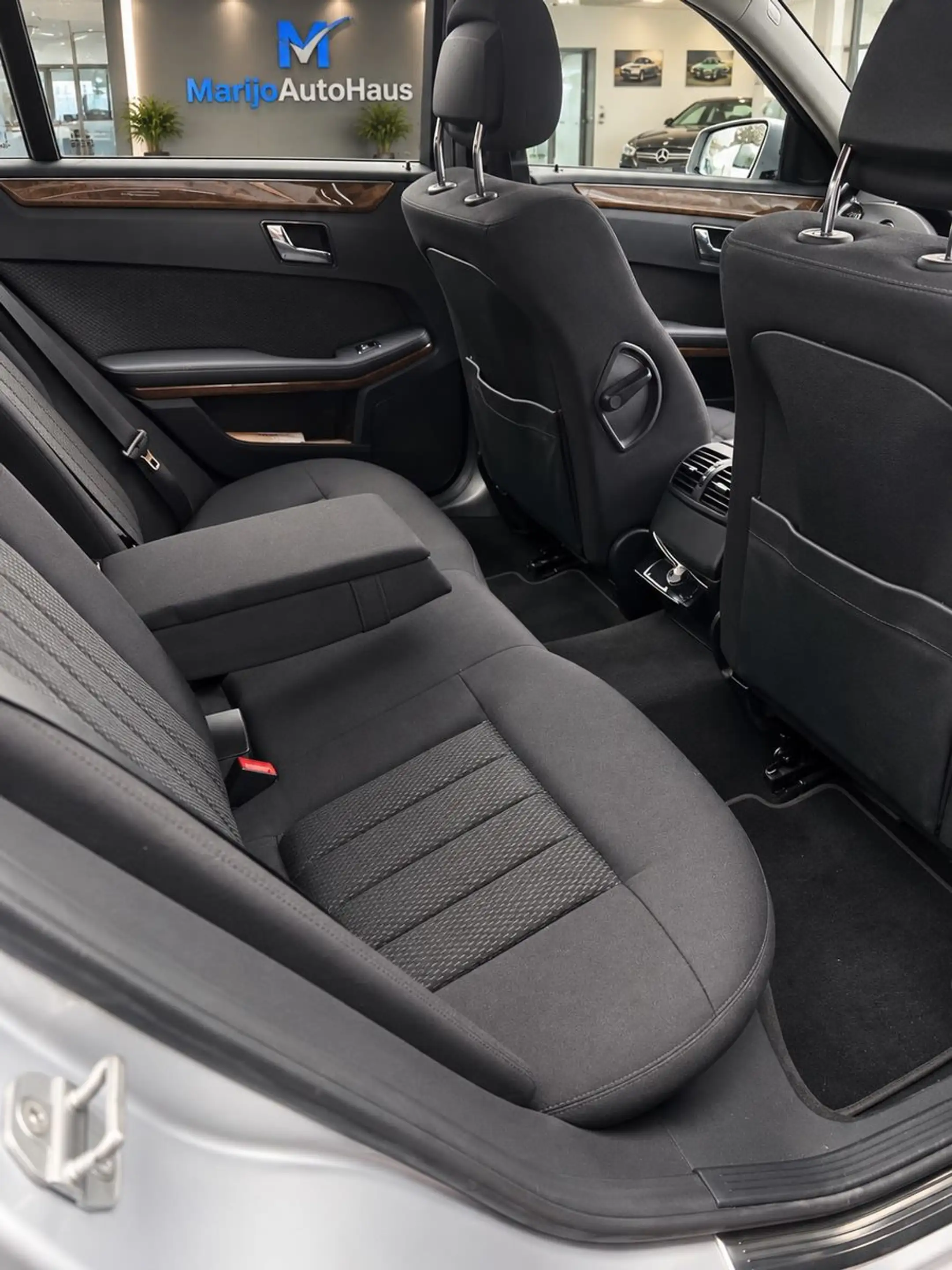 Mercedes-Benz E 250 E Limousine E 250 CGI BlueEfficiency — photo 12