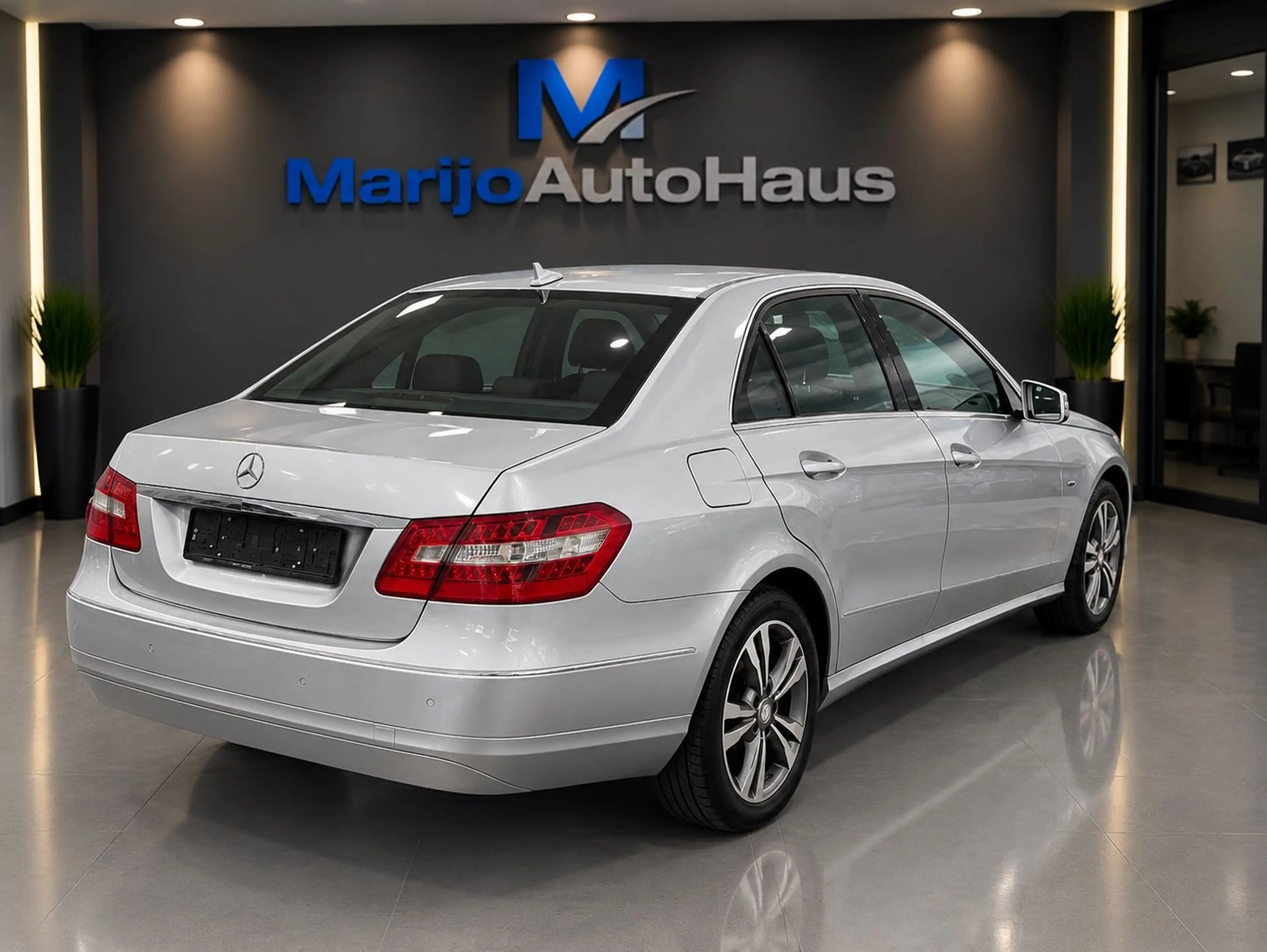 Mercedes-Benz E 250 E Limousine E 250 CGI BlueEfficiency — photo 4