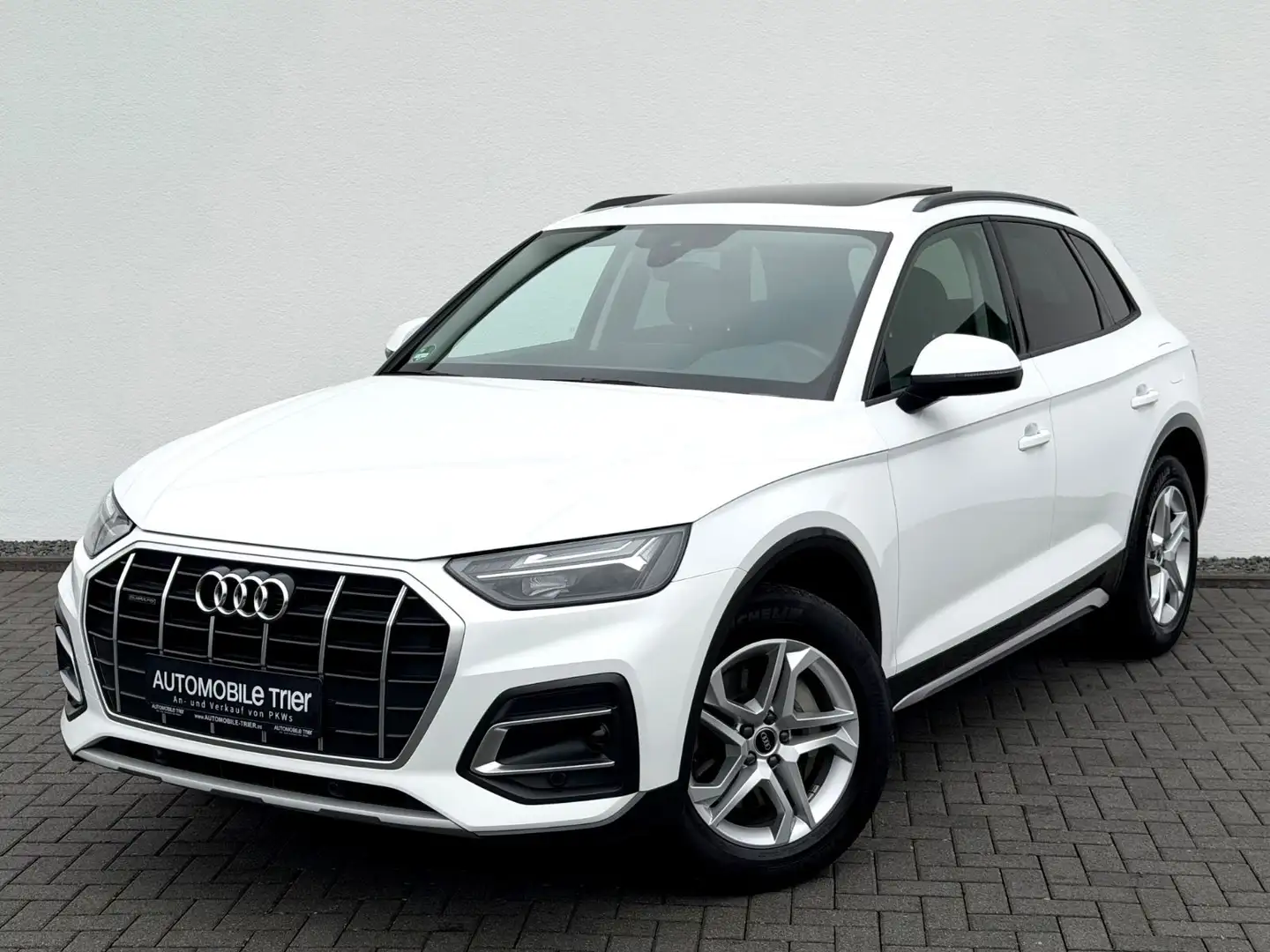 Audi Q5 50 TFSI e quattro sport / NAVI / LED / PANO / - 1