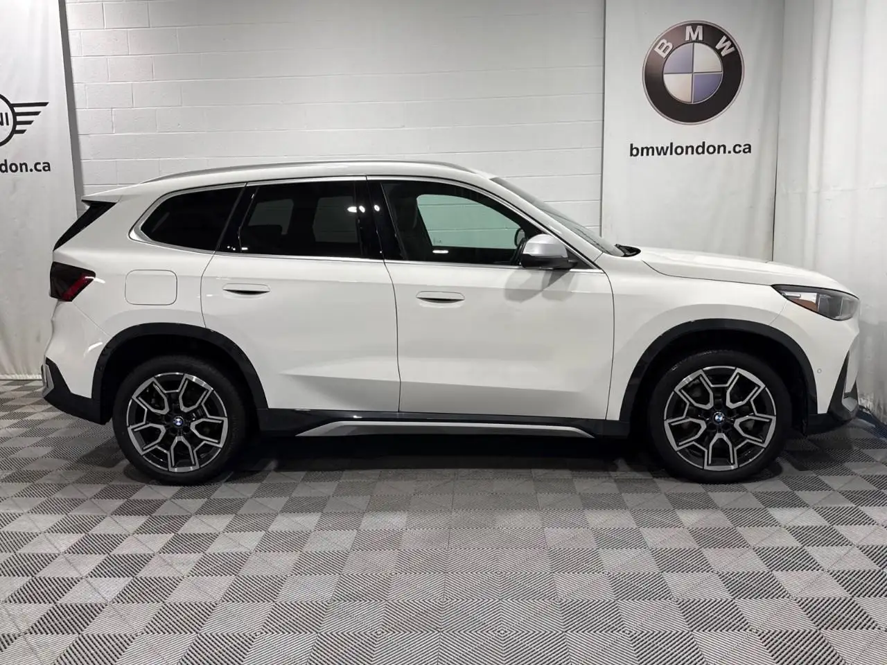 BMW X1 photo BMW X1