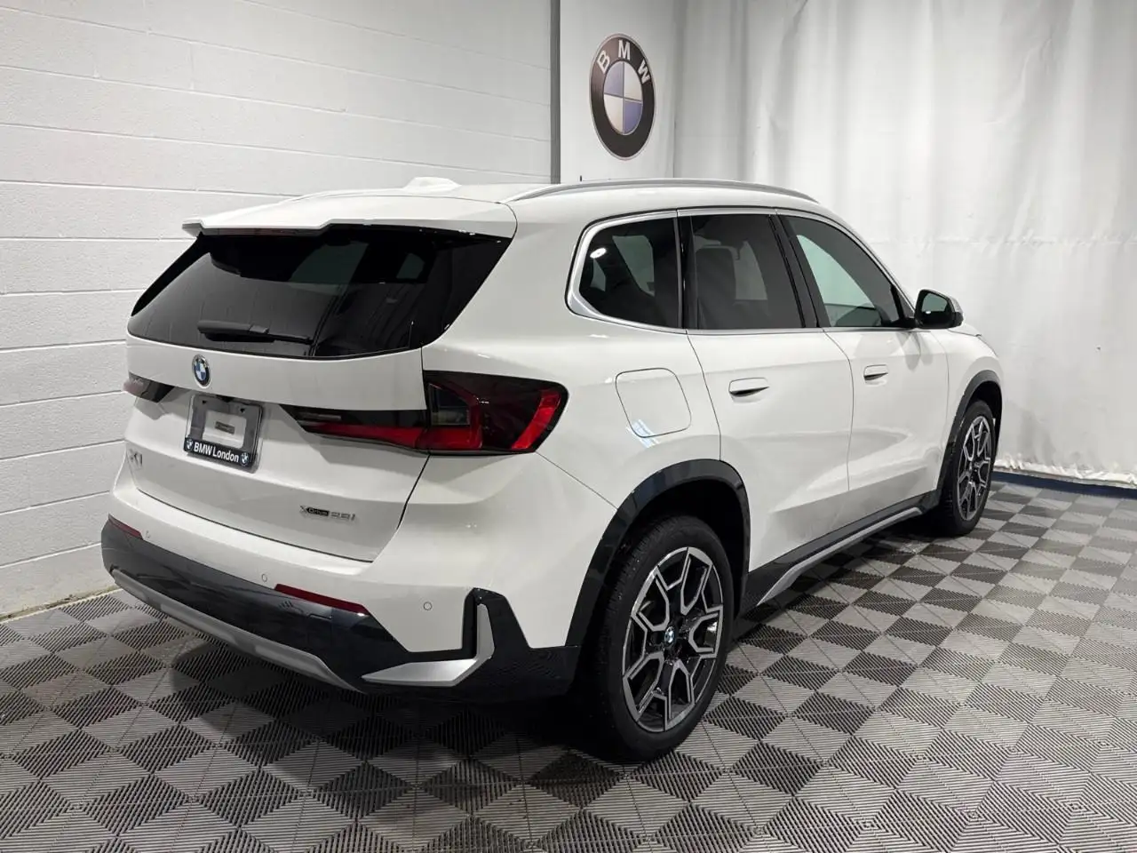 BMW X1 photo BMW X1