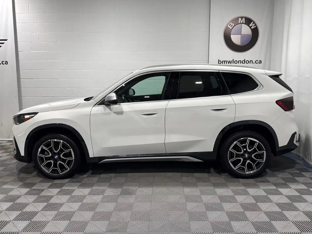 BMW X1 photo BMW X1