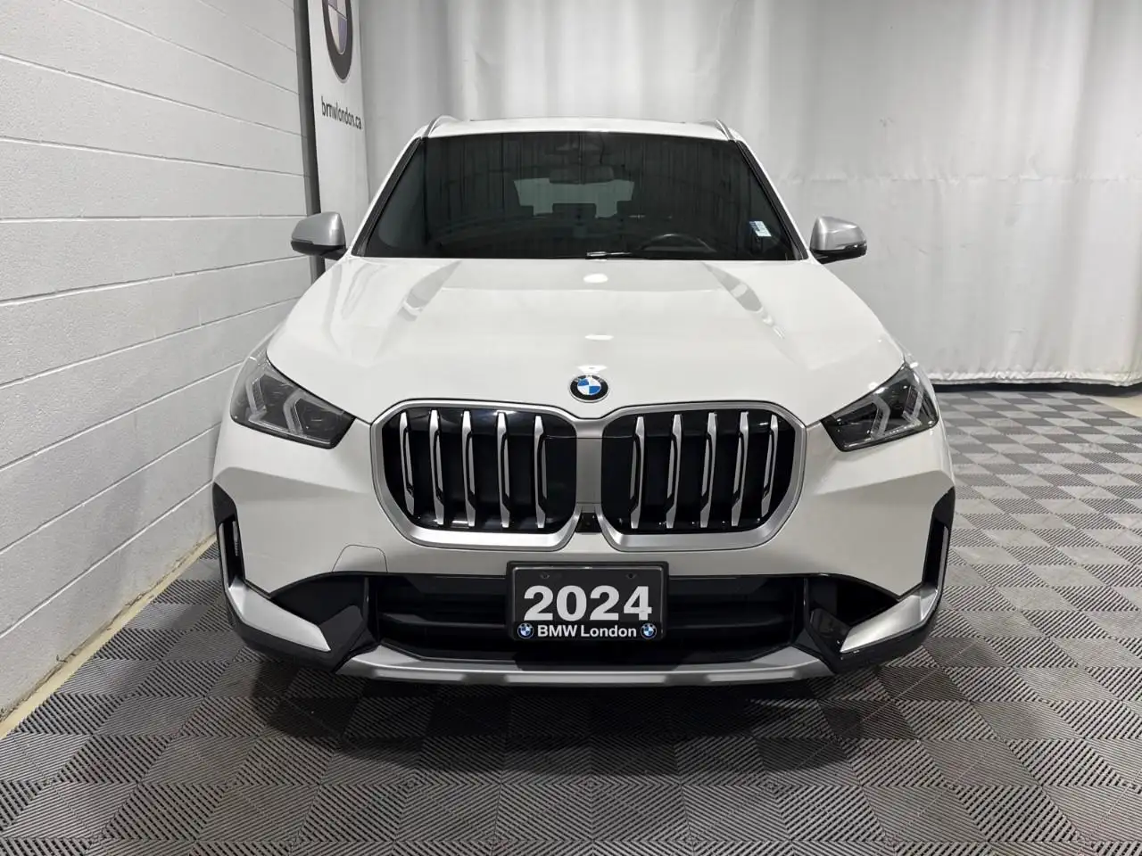 BMW X1 photo BMW X1