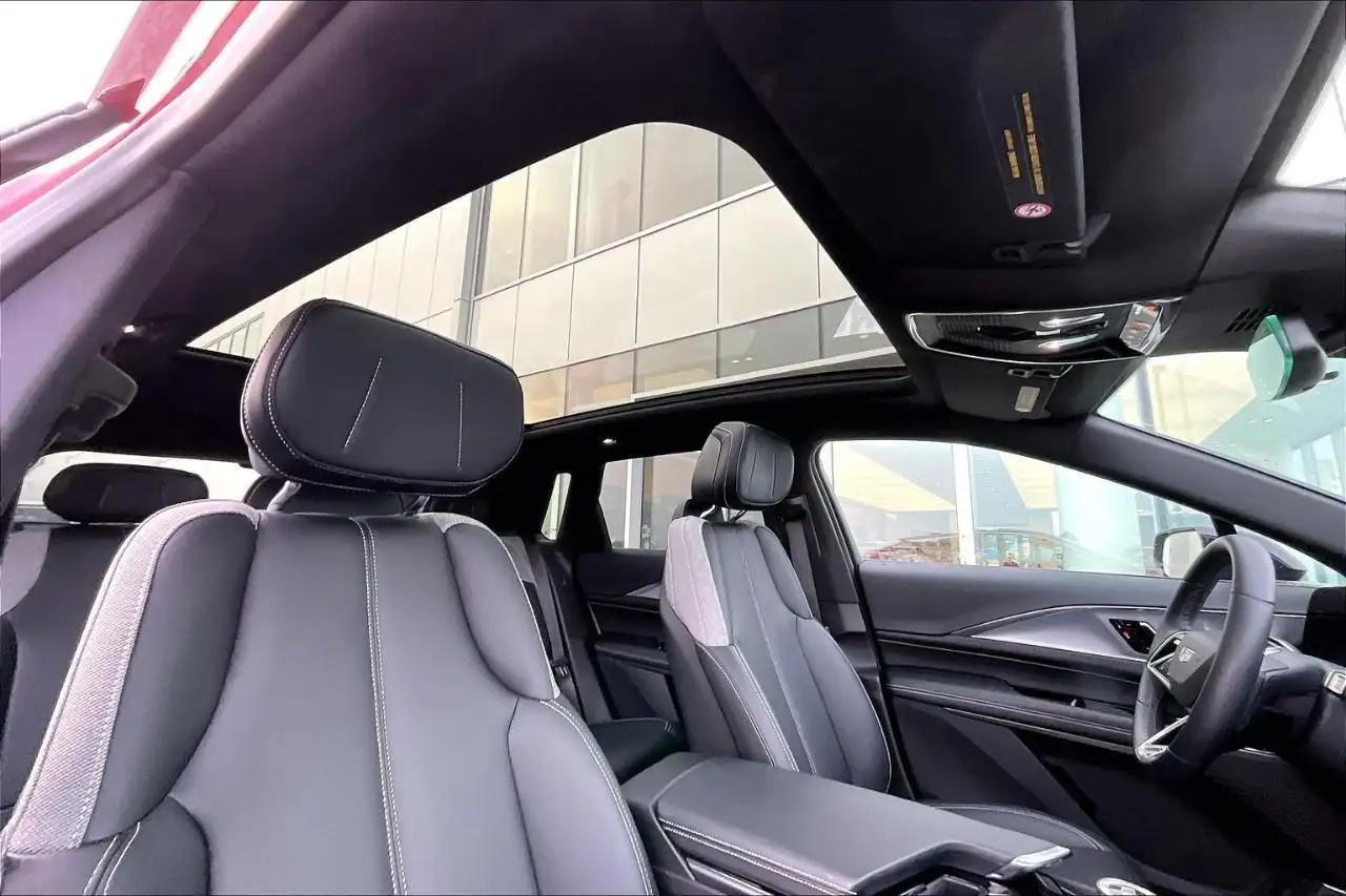 Cadillac Lyriq снимка Cadillac Lyriq