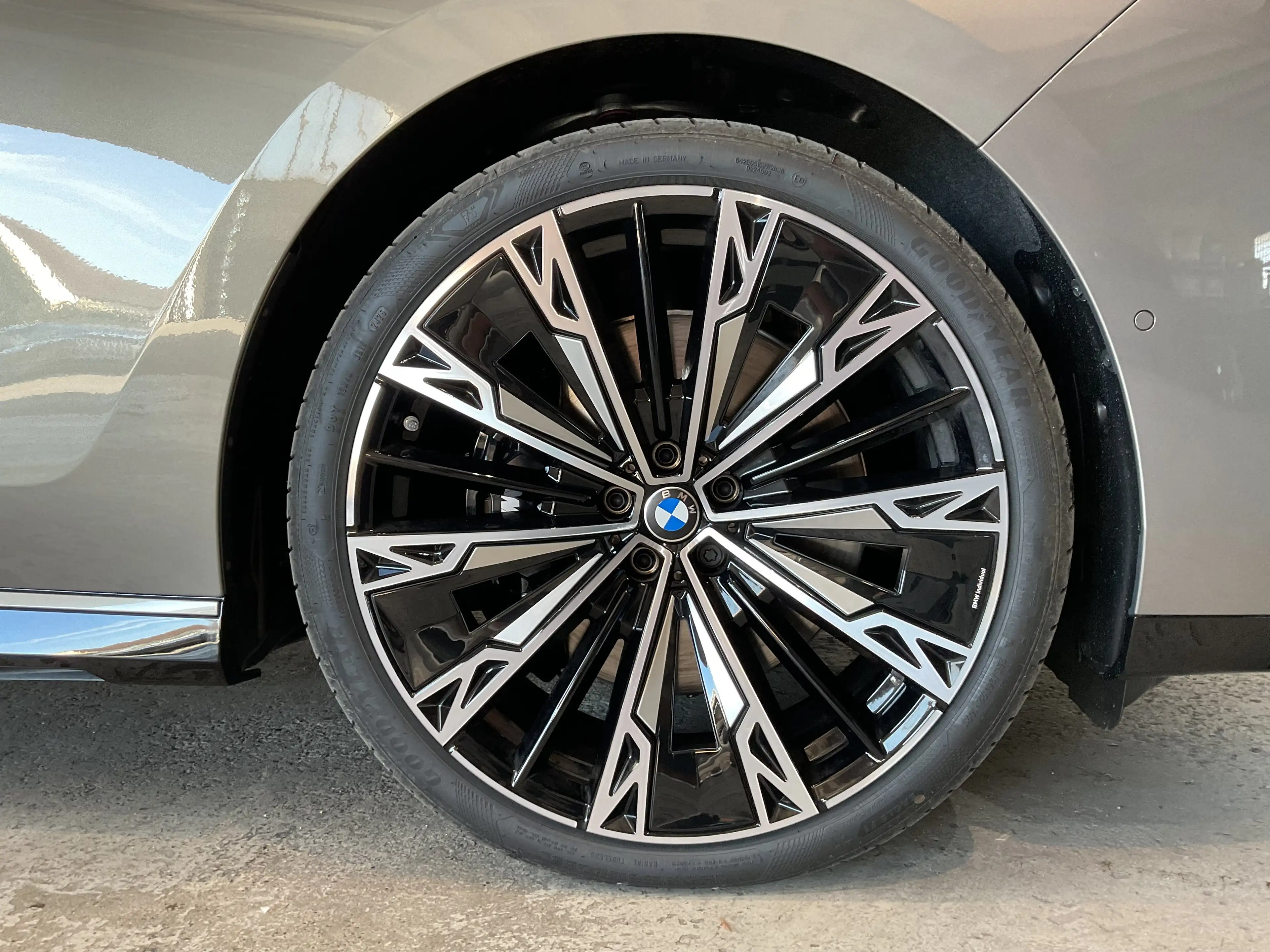 BMW 740 xDrive |3D Head-Up Displ. |Sitzbelüft. |AHK — photo 13