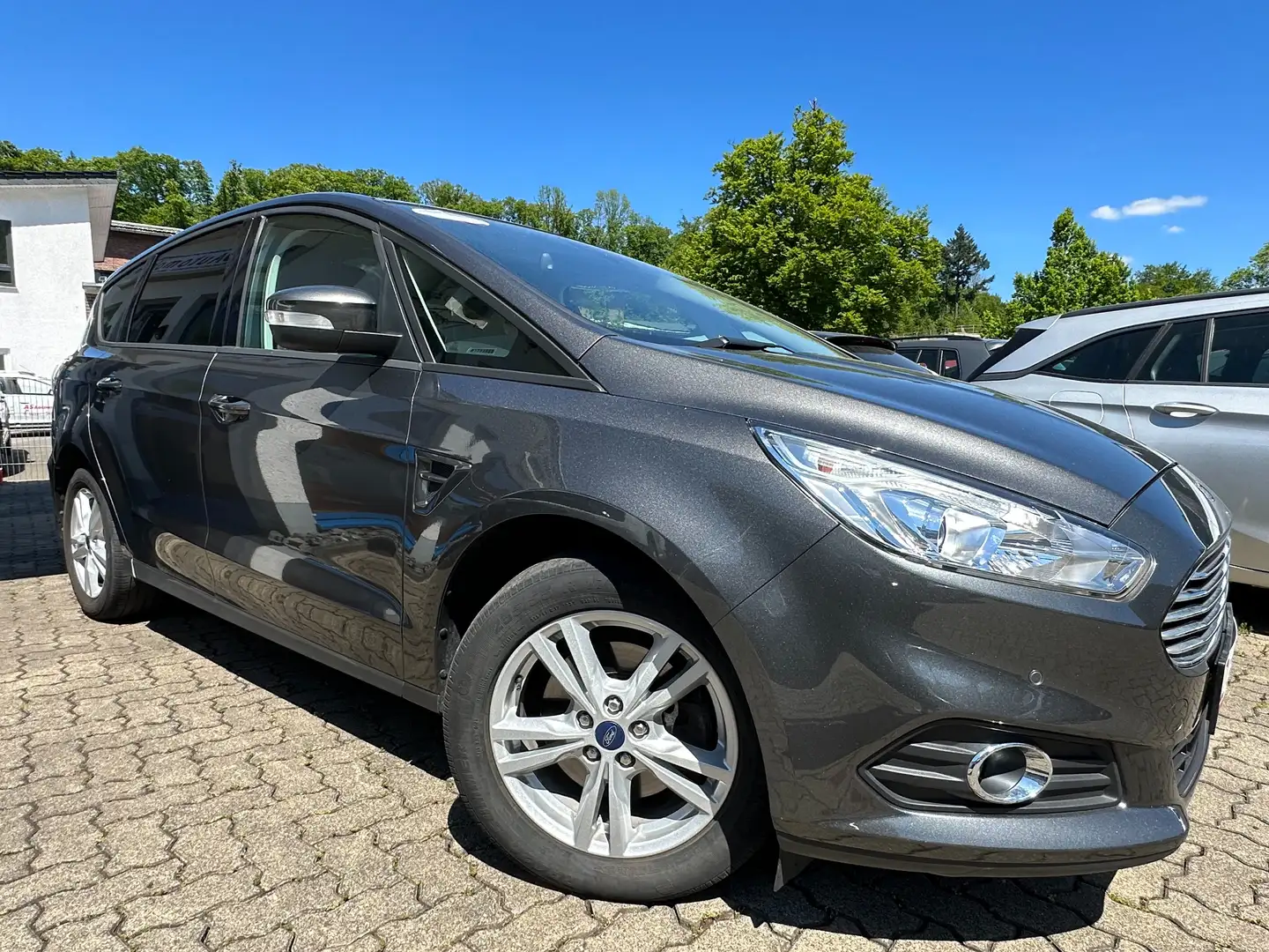 Ford S-Max 2,0 EcoBlue Business+Aut+NAVI+KLIMATR+PDC+SHZ+TEMP Grau - 2