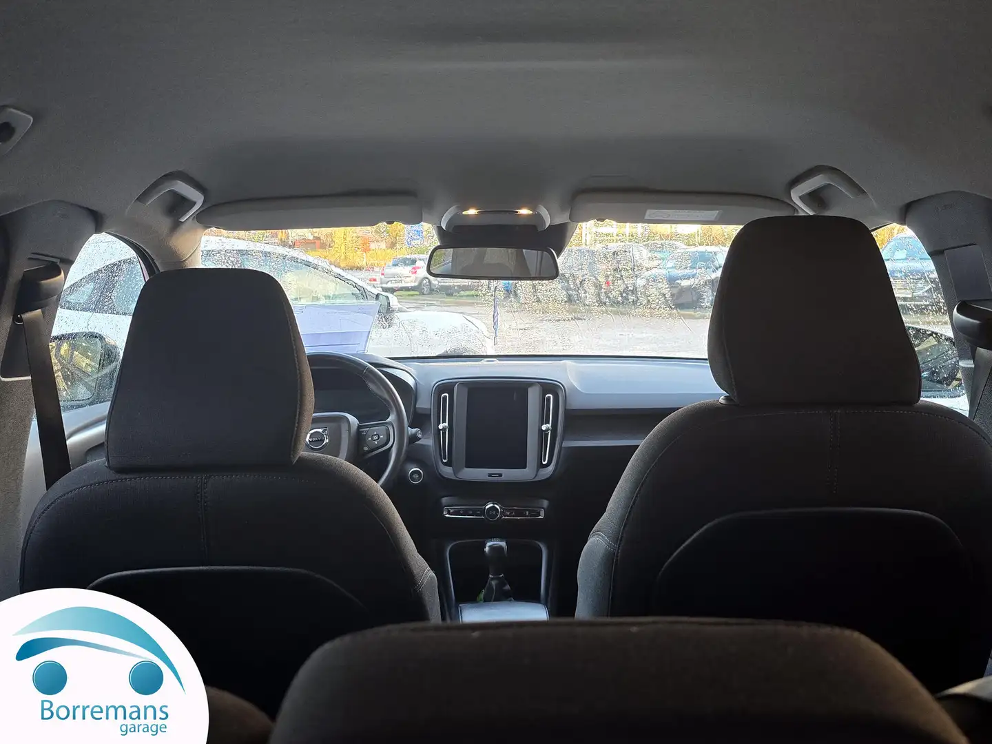 Volvo XC40 1.5 T2 MOMENTUM CORE Carplay/Navi/Parkeerhulp/... Noir - 2