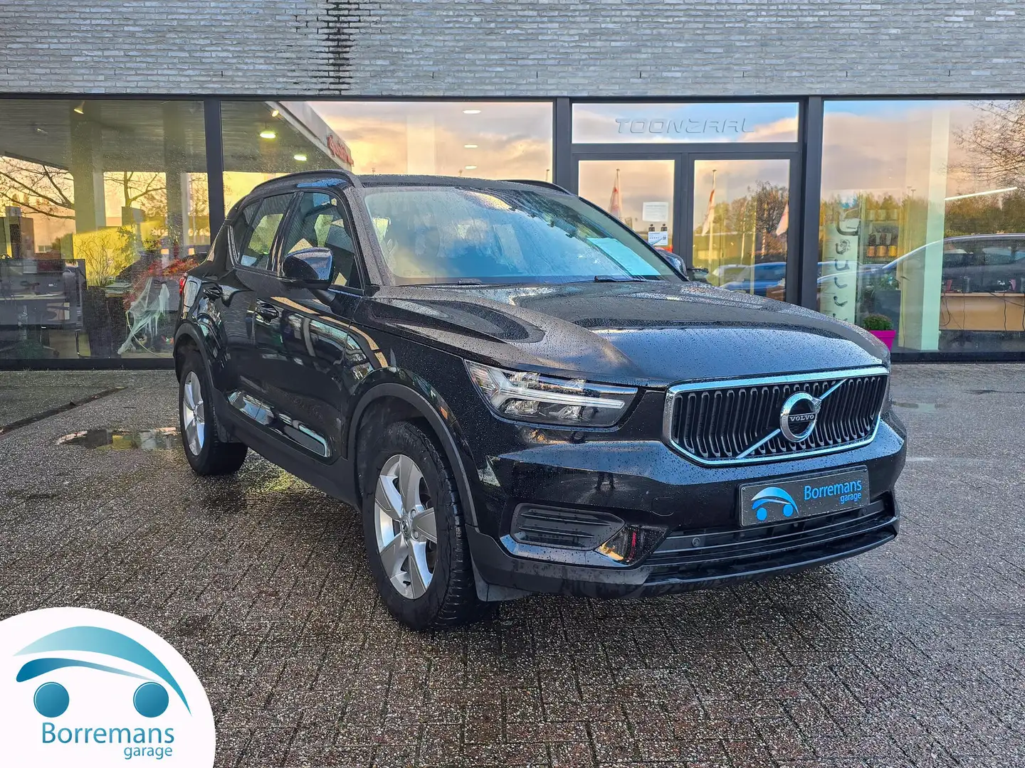 Volvo XC40 1.5 T2 MOMENTUM CORE Carplay/Navi/Parkeerhulp/... Noir - 1