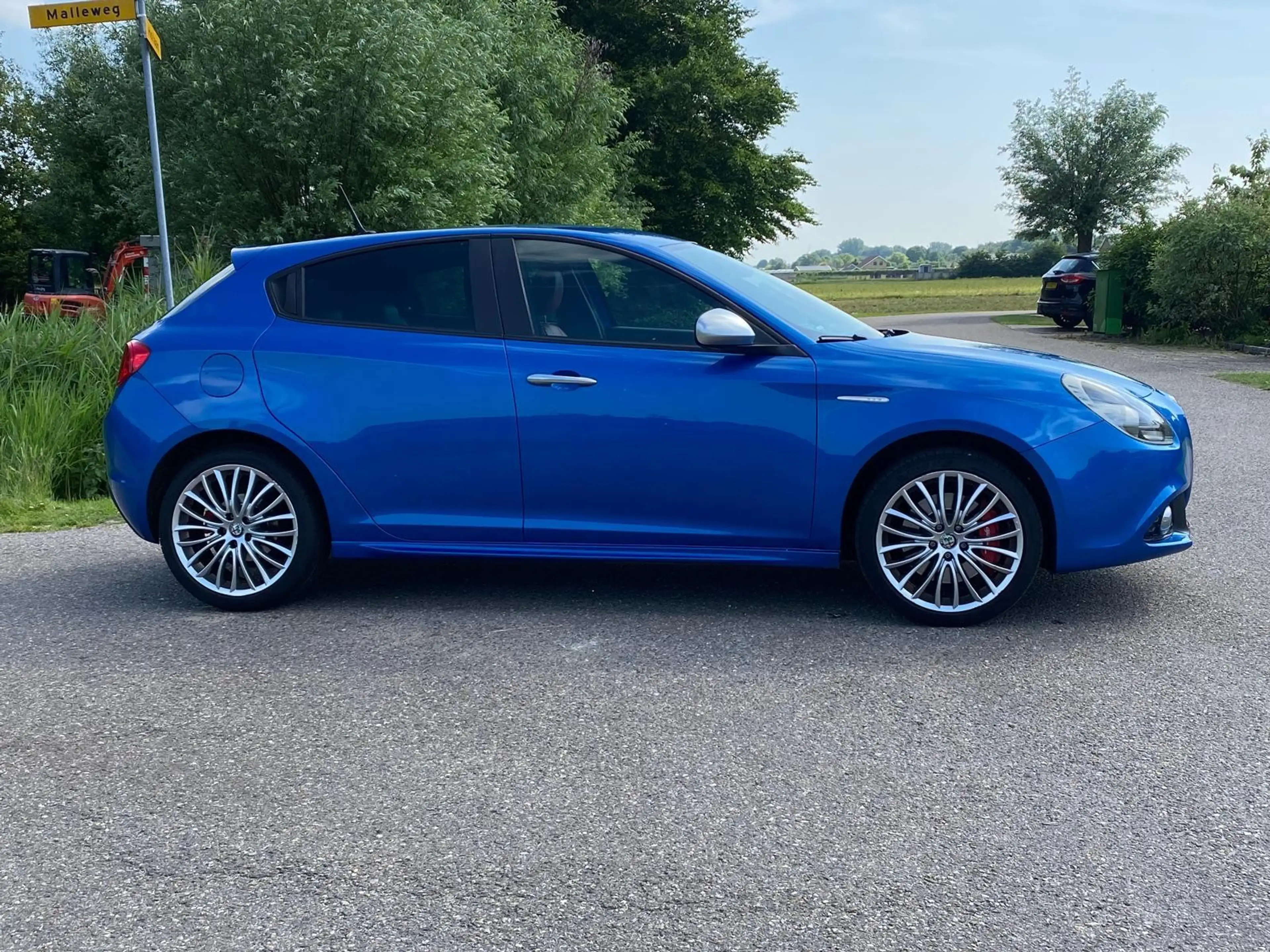 Alfa Romeo Giulietta 1.4 Turbo / Unieke Staat!! / Airco / Navigatie / R — photo 8