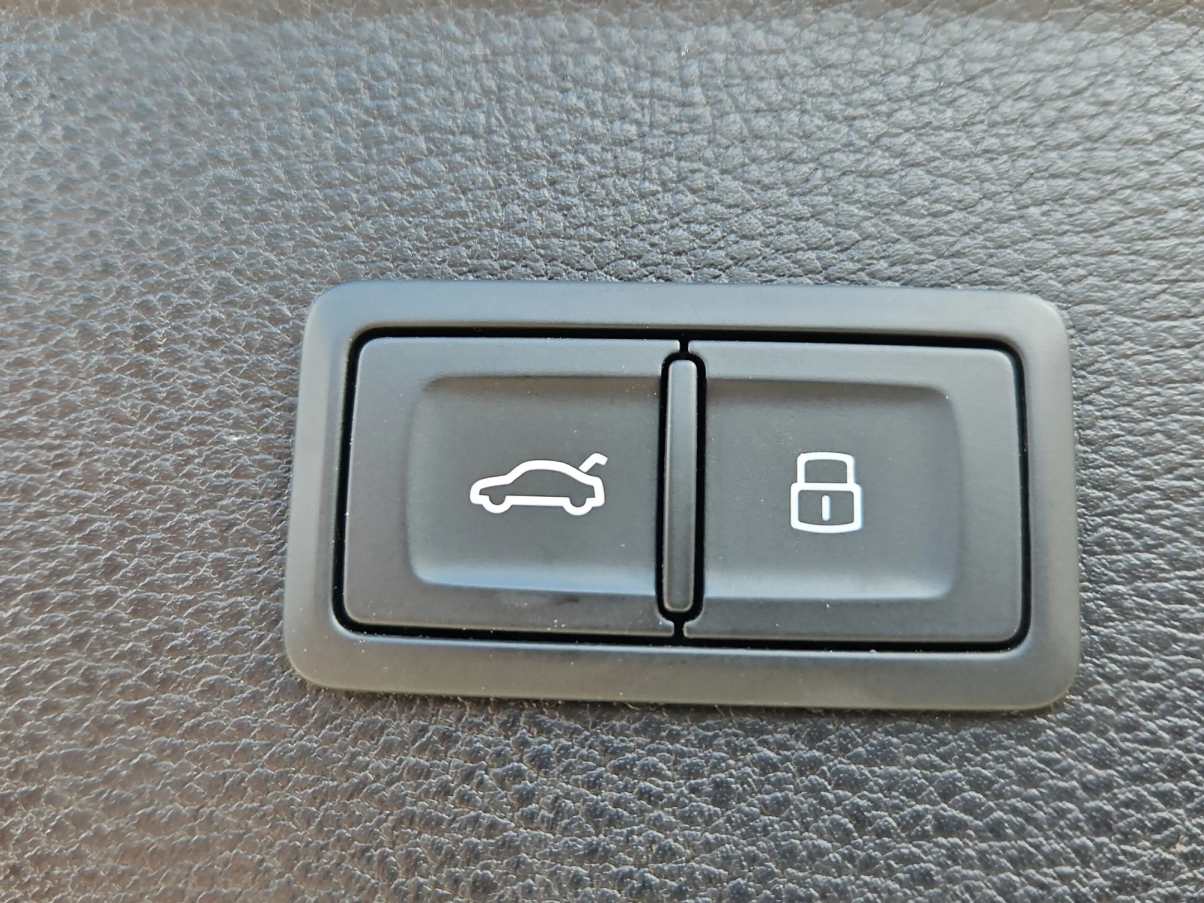 Audi Q5 40 TDI S tronic advanced NaviPlus Matrix AHK Me... — photo 14