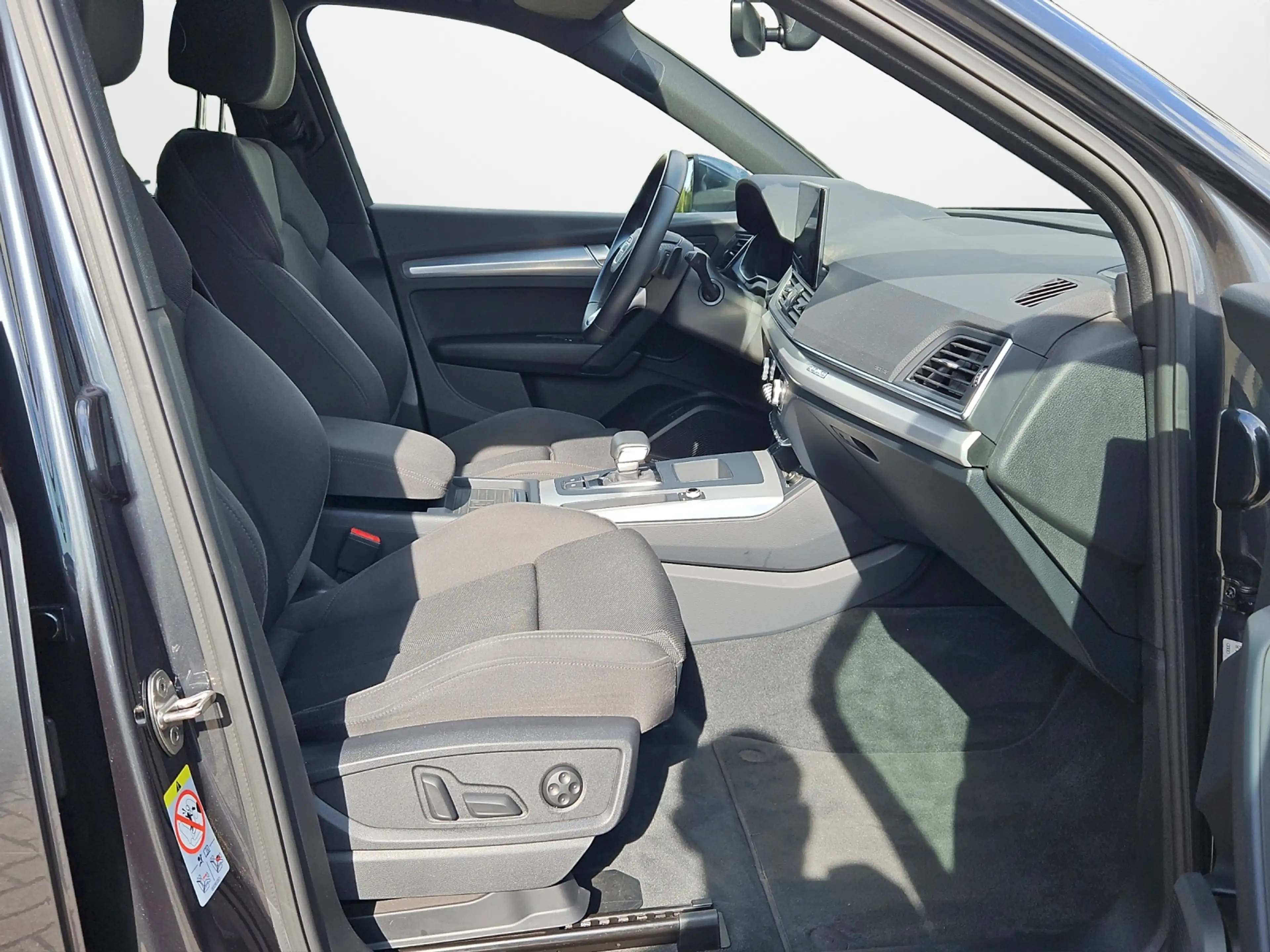 Audi Q5 40 TDI S tronic advanced NaviPlus Matrix AHK Me... — photo 13