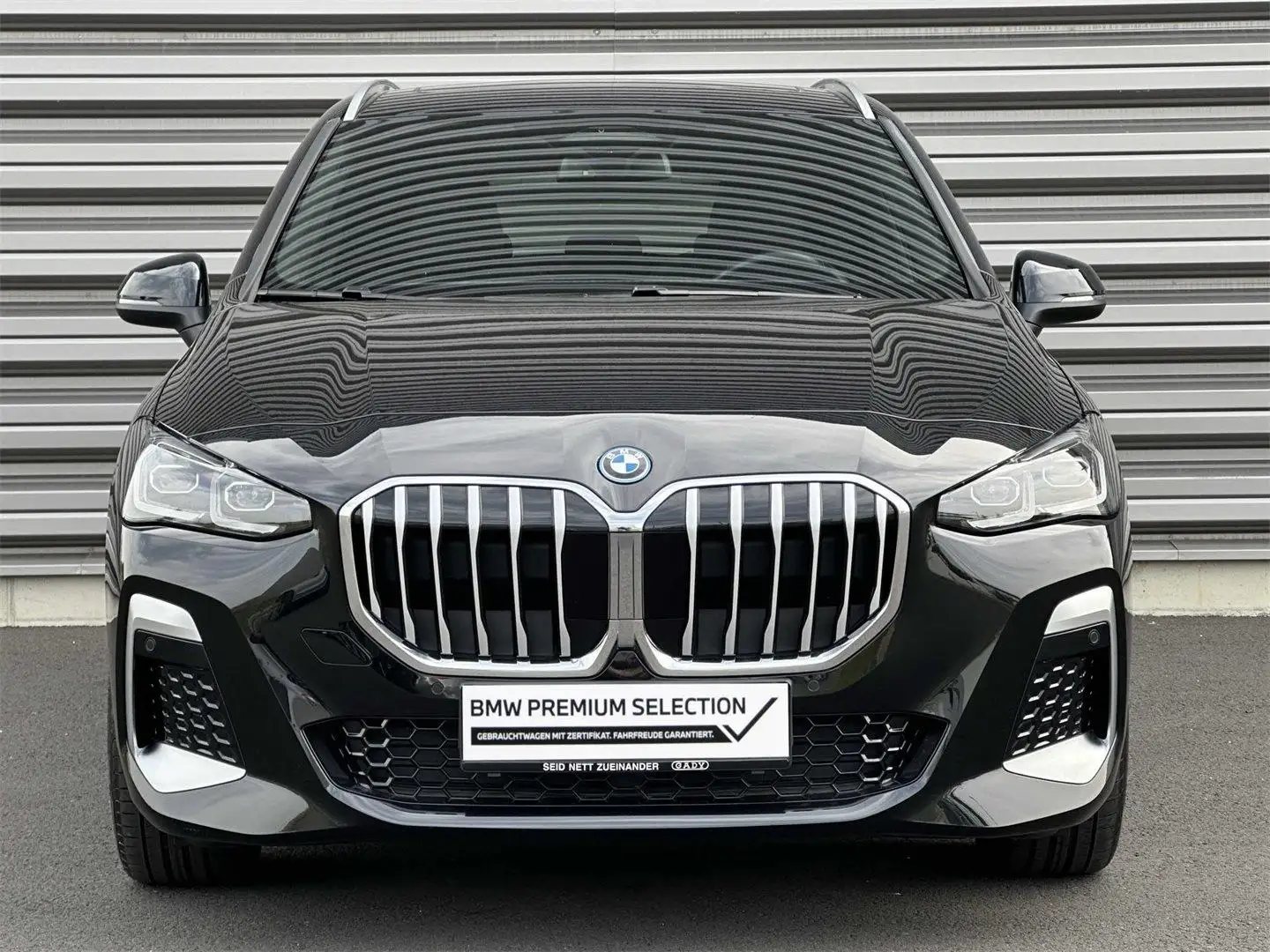 BMW 225 e xDrive Active Tourer Zwart - 2