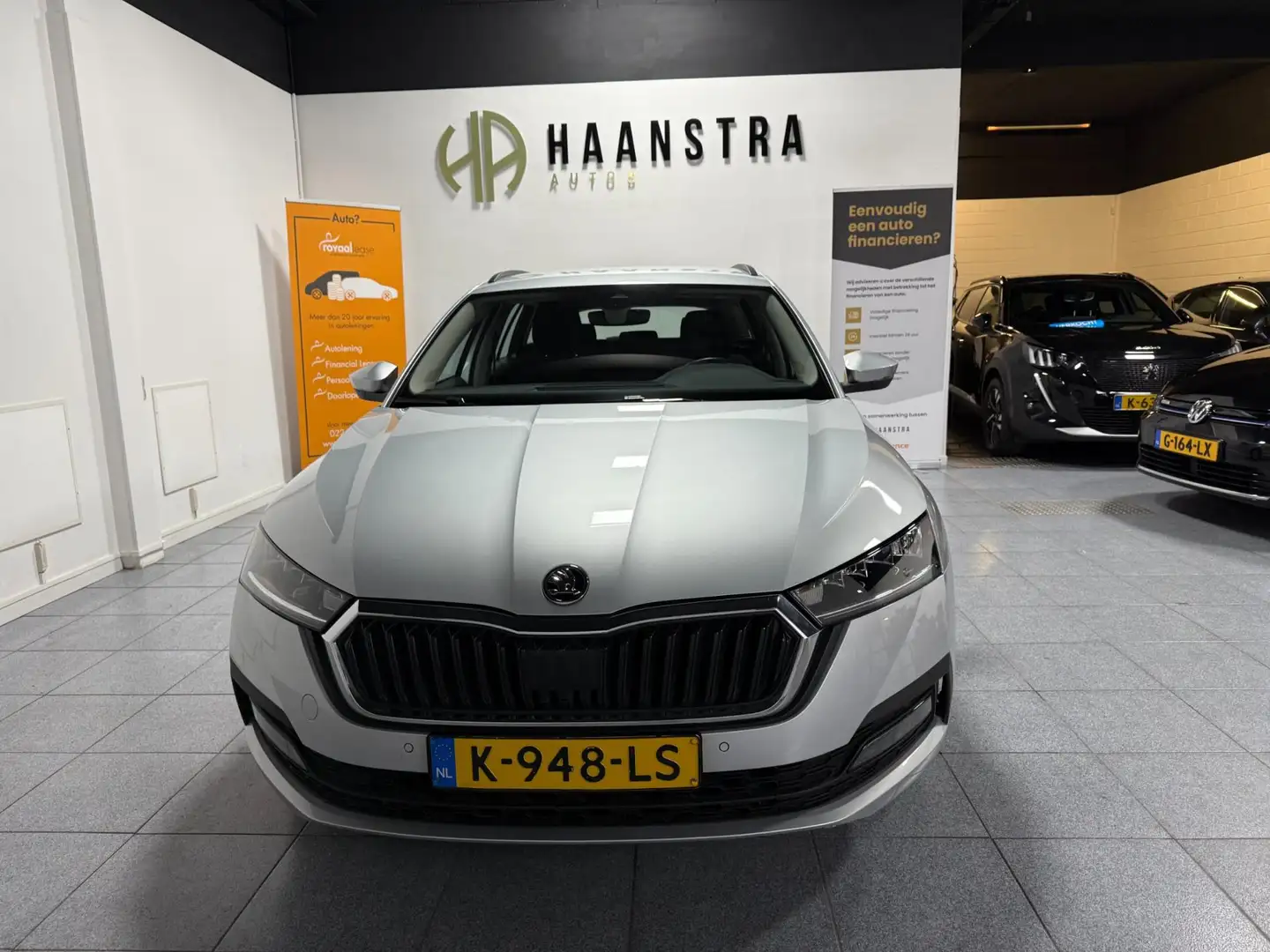 Skoda Octavia Combi 1.0 e-TSI Business Edition Autom Navi-Camera Grijs - 2