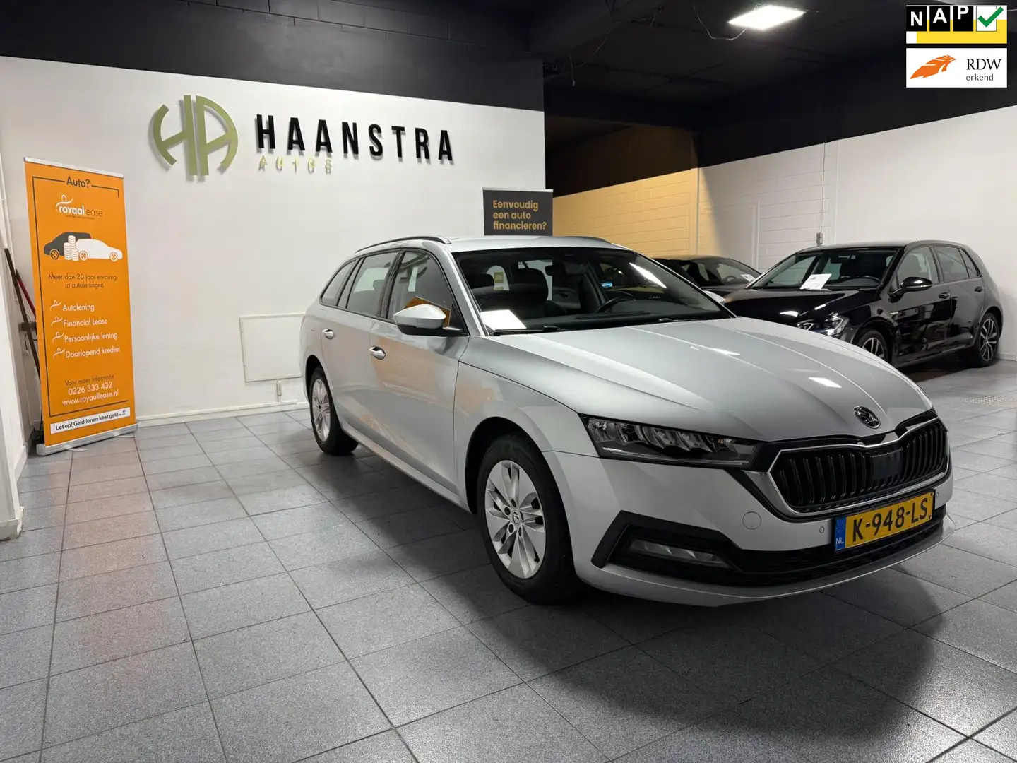Skoda Octavia Combi 1.0 e-TSI Business Edition Autom Navi-Camera Grijs - 1