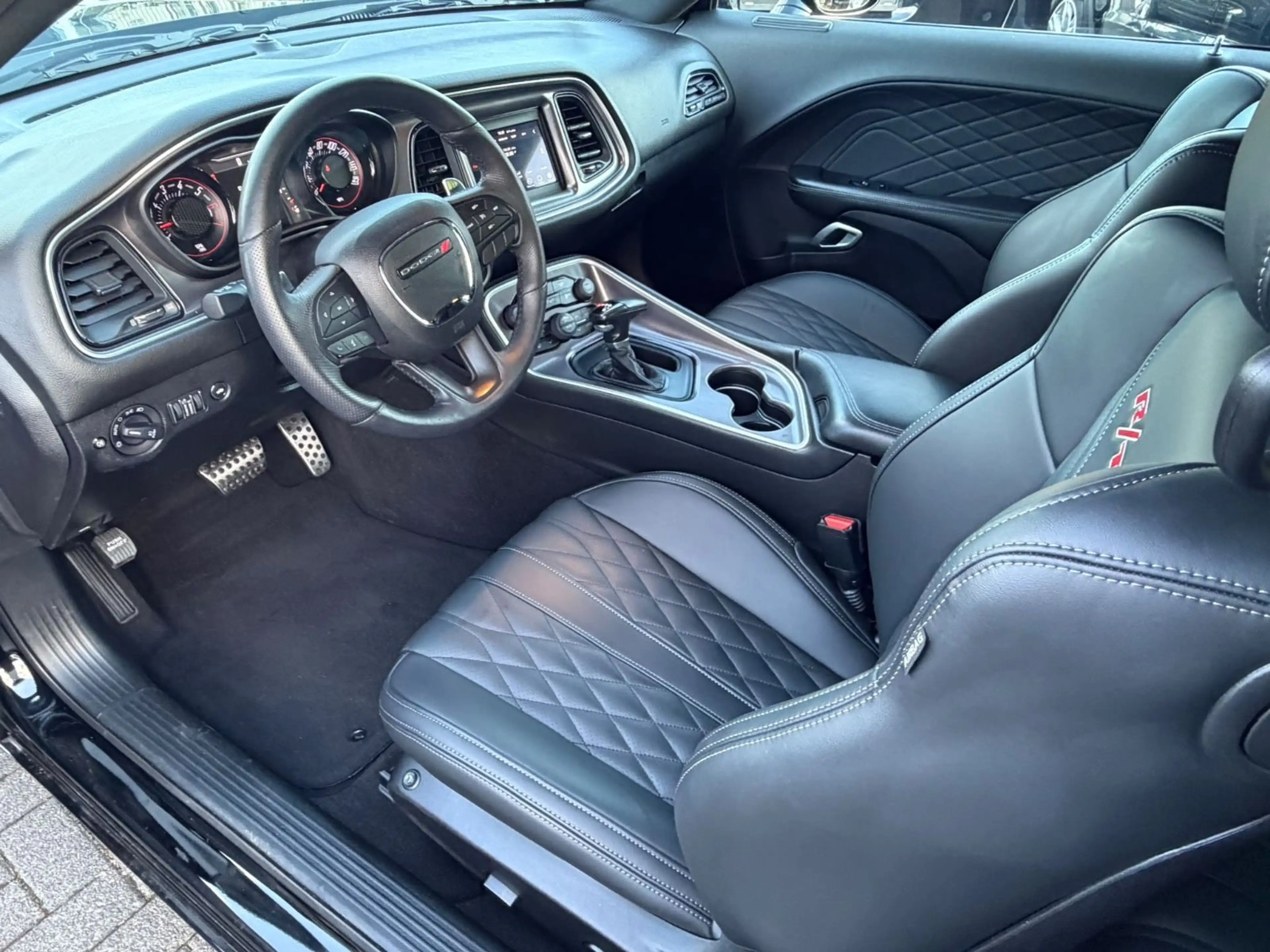 Dodge Challenger V8 5.7l Hemi *Widebody*Leder*Kamera* — photo 10