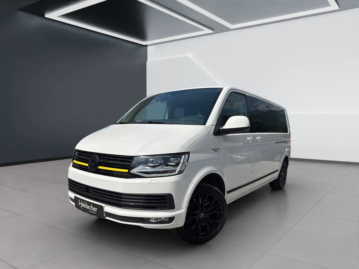 Volkswagen T6 Multivan AUT Weiß - 2