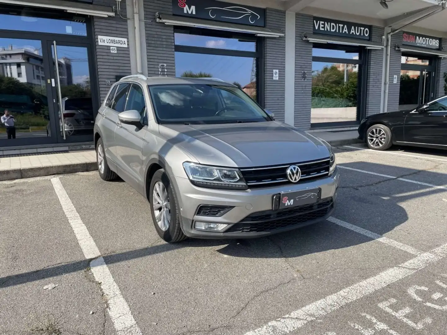 Volkswagen Tiguan 1.6 tdi Style 115cv Gris - 2