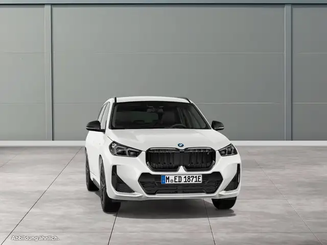 BMW iX1 view 13