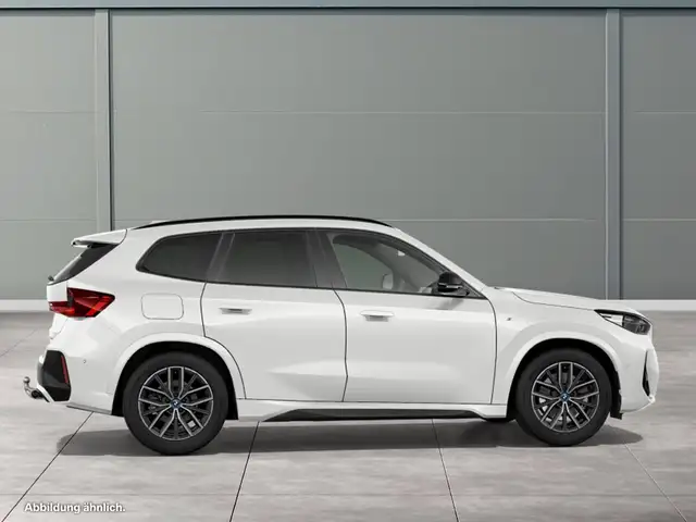 BMW iX1 view 10