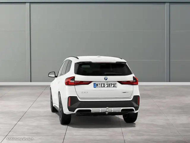 BMW iX1 view 9
